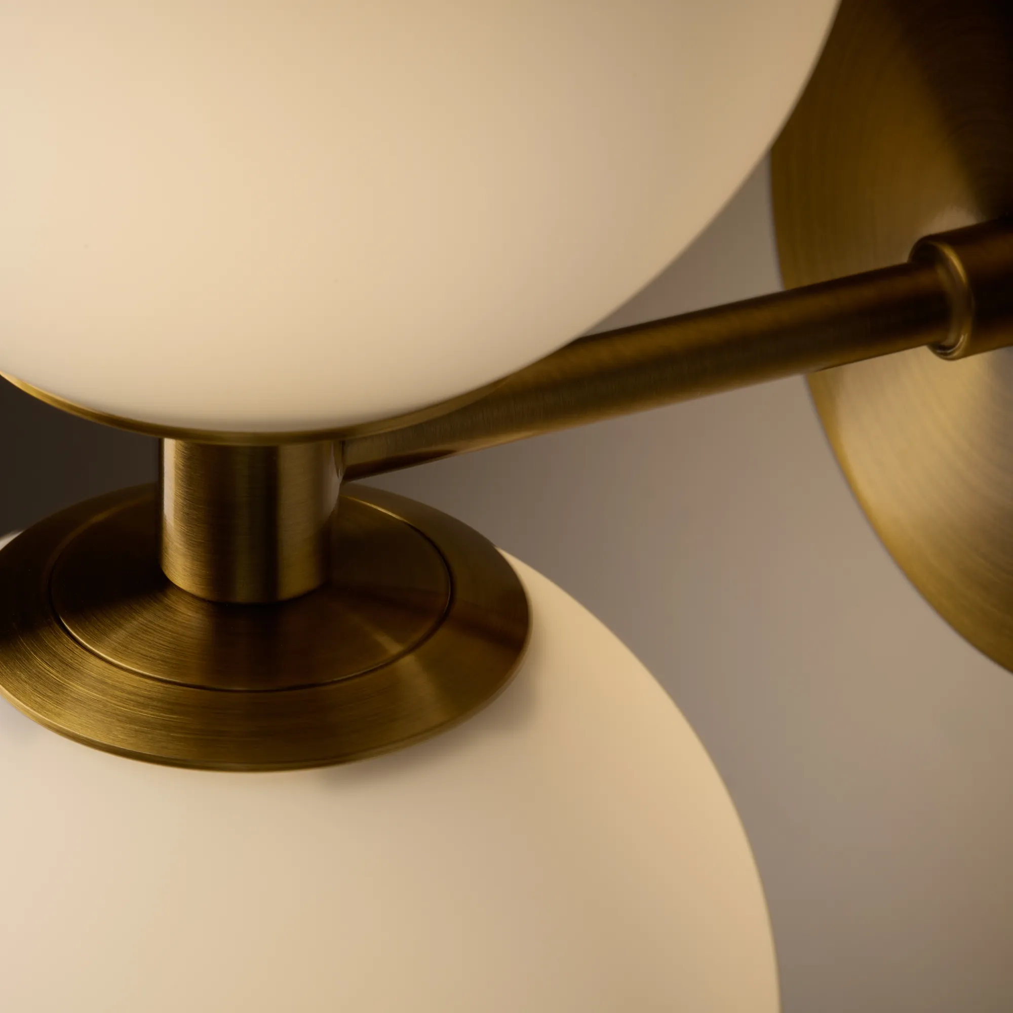 картинка Настенный светильник (бра) Freya FR1012WL-02BS