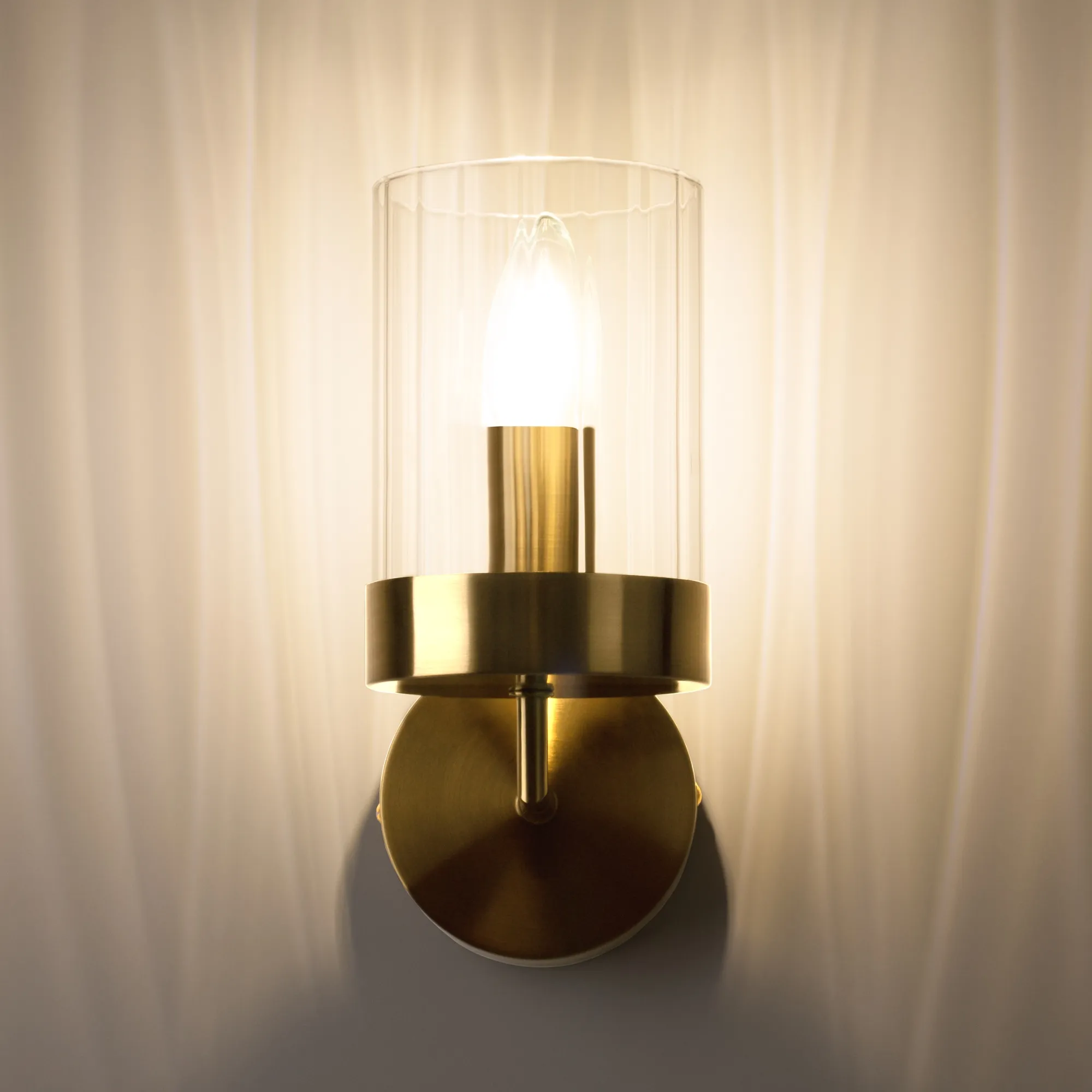 картинка Настенный светильник (бра) Freya FR5426WL-01BS