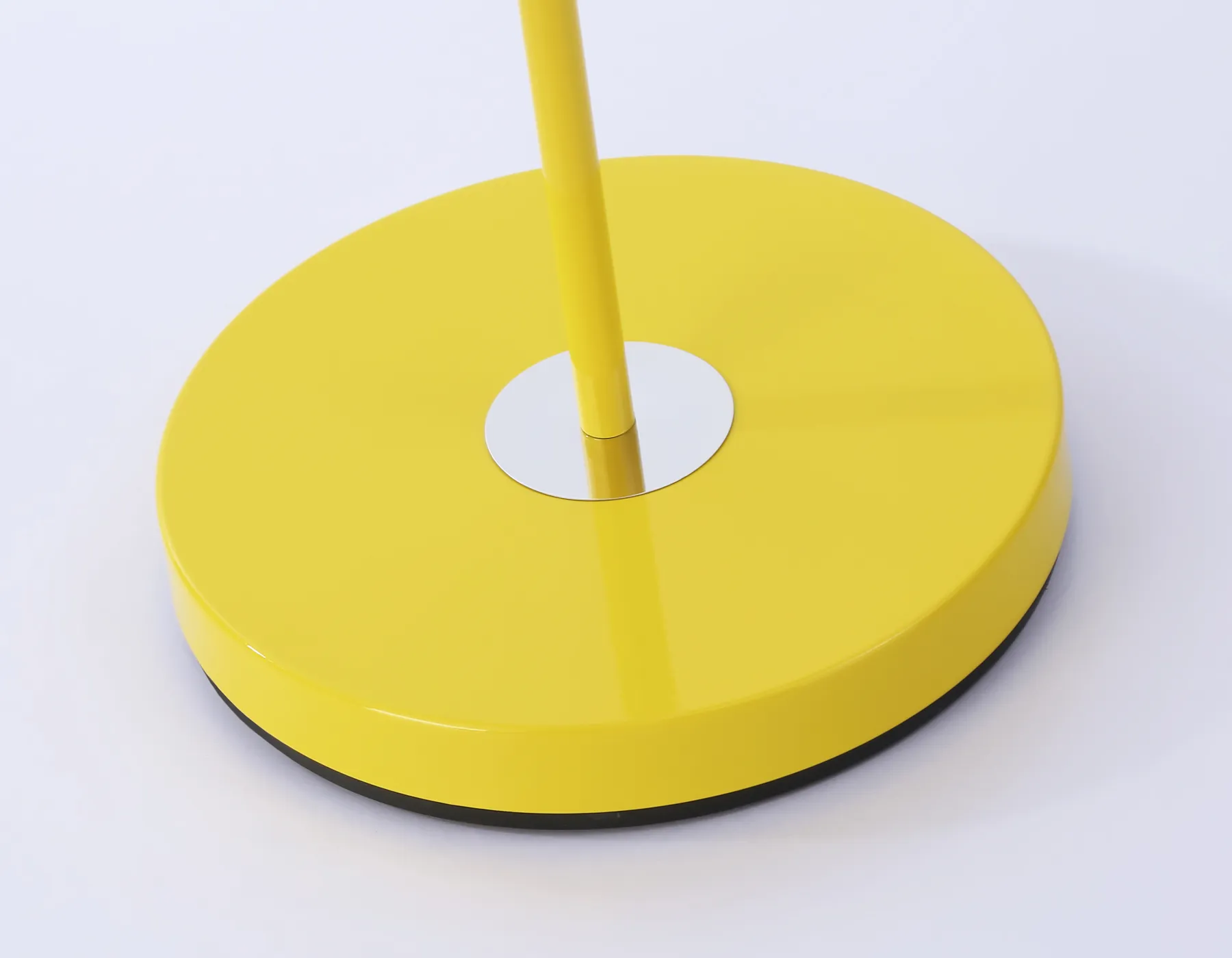 картинка Светильник напольный с выключателем на проводе