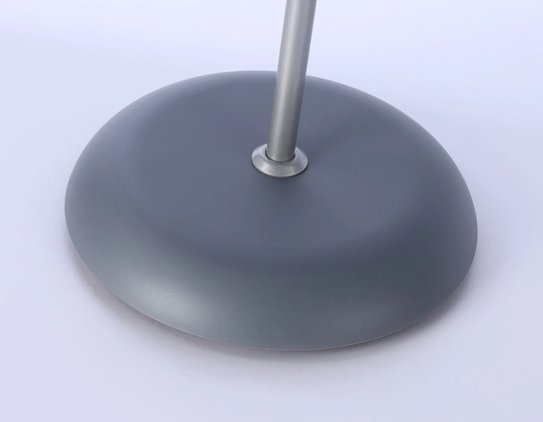 картинка Светильник напольный с выключателем на проводе