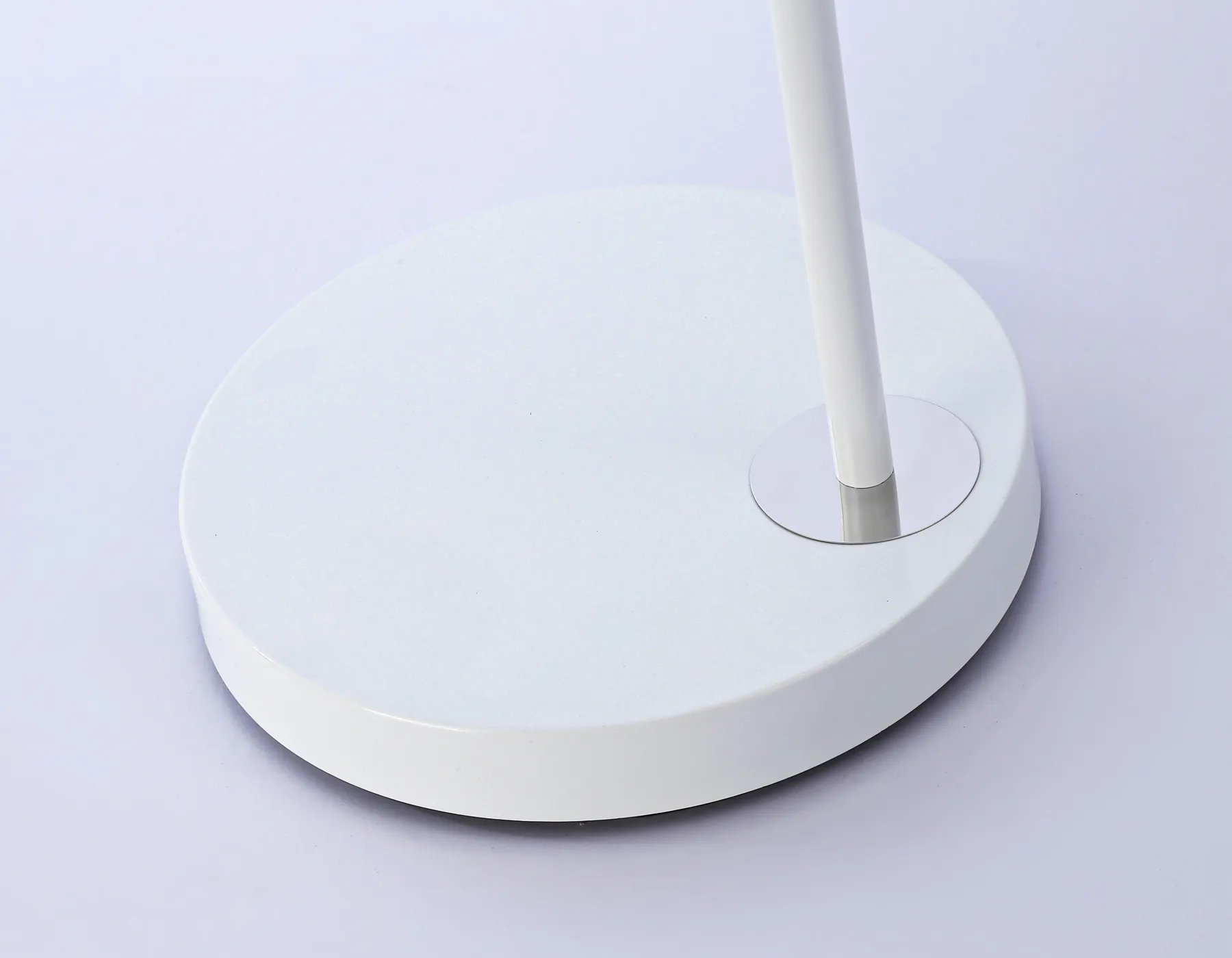 картинка Светильник напольный с выключателем на проводе