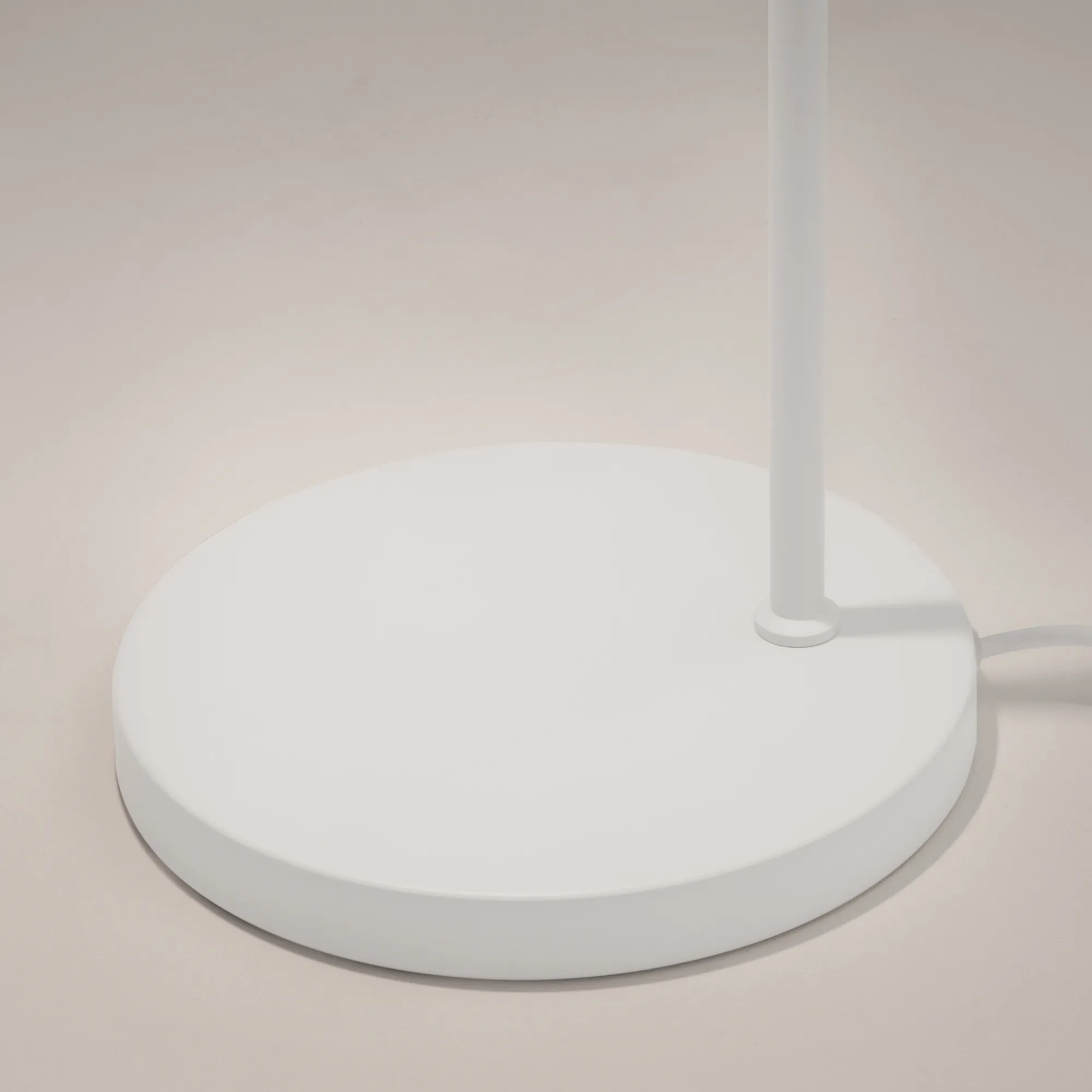 картинка Напольный светильник (торшер) Maytoni MOD129FL-01W