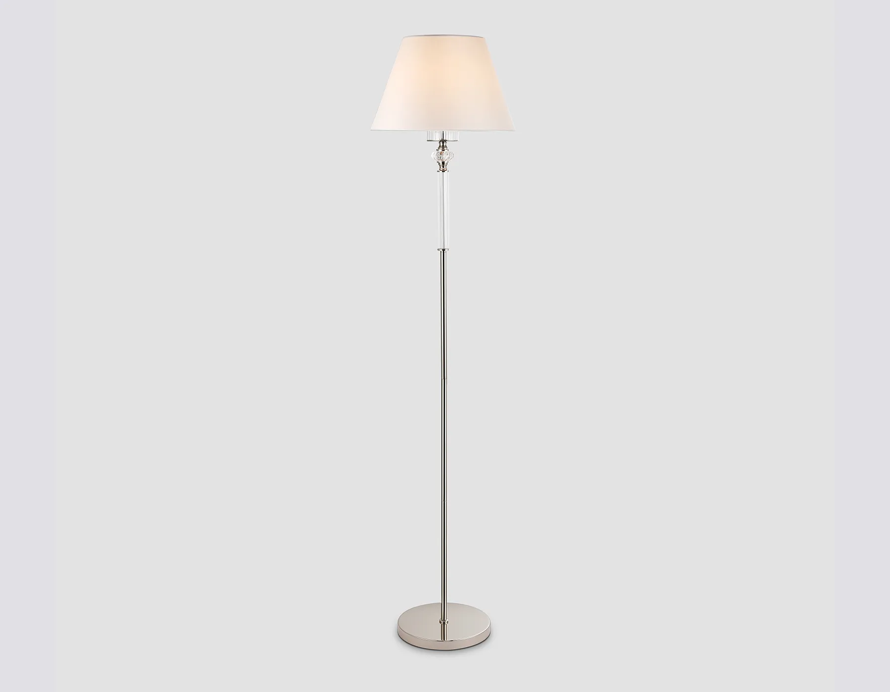 картинка Напольный светильник с абажуром и хрусталем