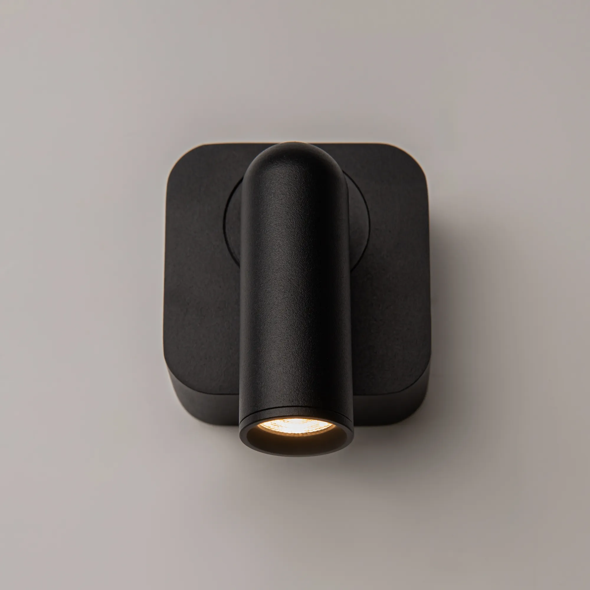 картинка Настенный светильник (бра) Technical C039WL-L3B3K