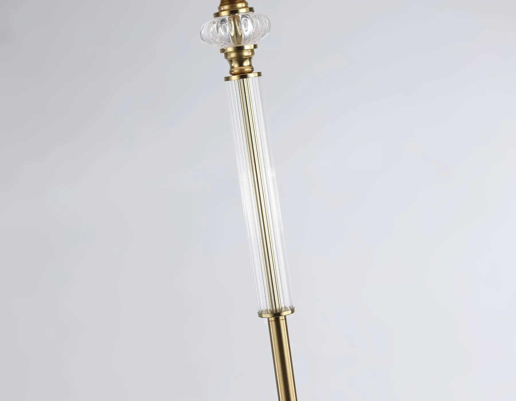 картинка Напольный светильник с абажуром и хрусталем