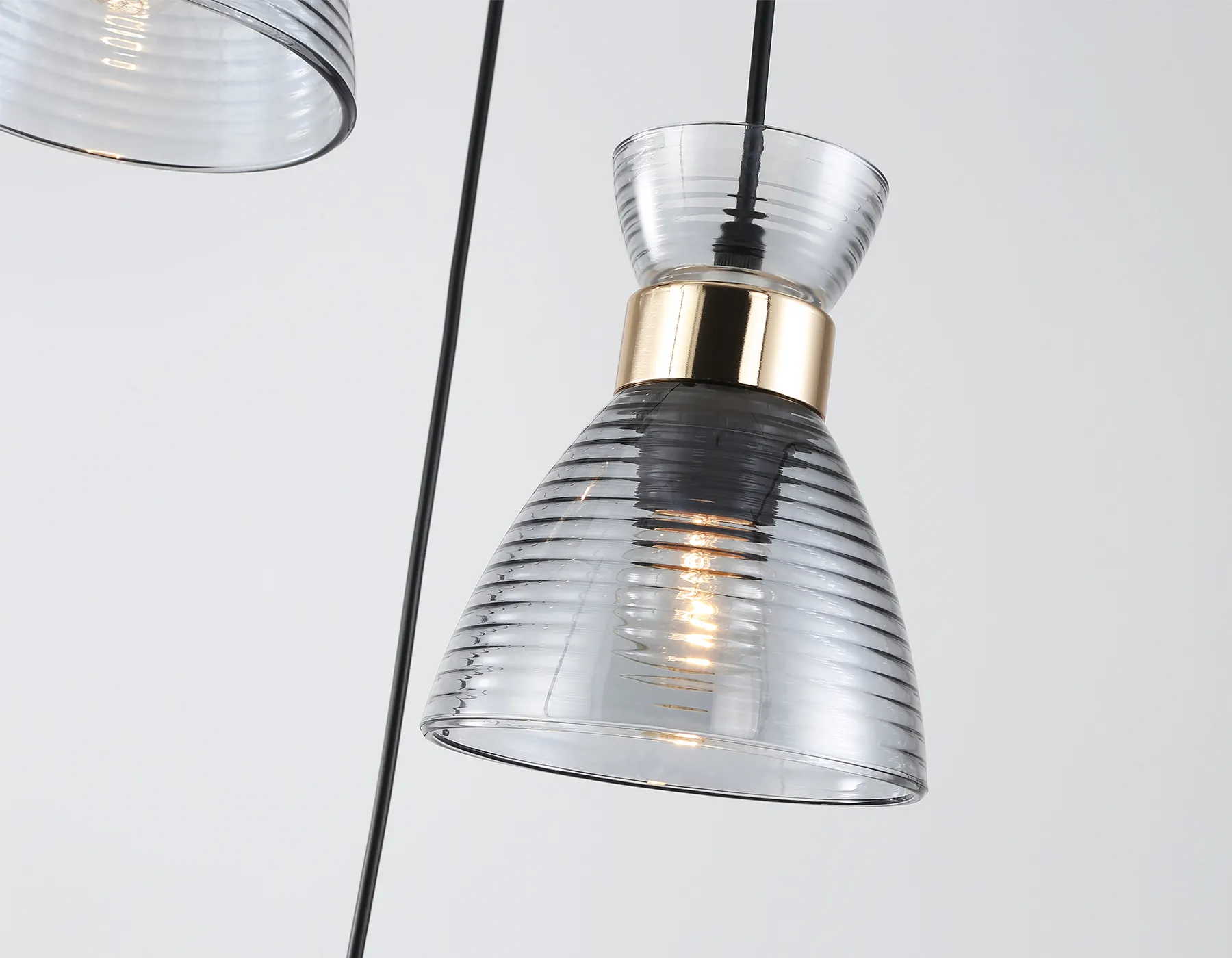 картинка Светильник подвесной со стеклянными плафонами