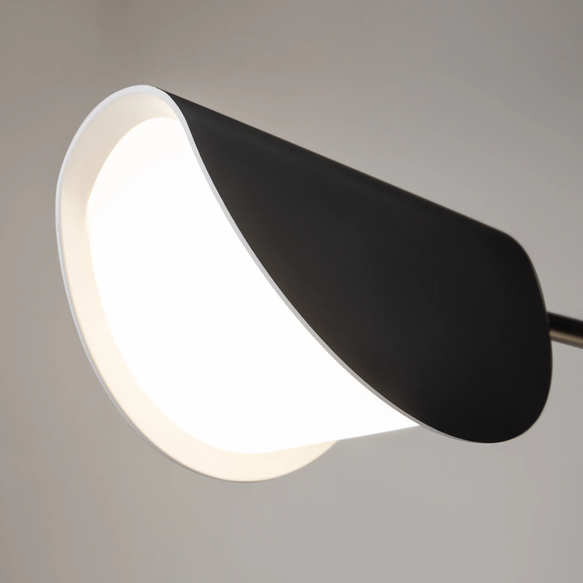 картинка Настенный светильник (бра) Maytoni MOD126WL-02B