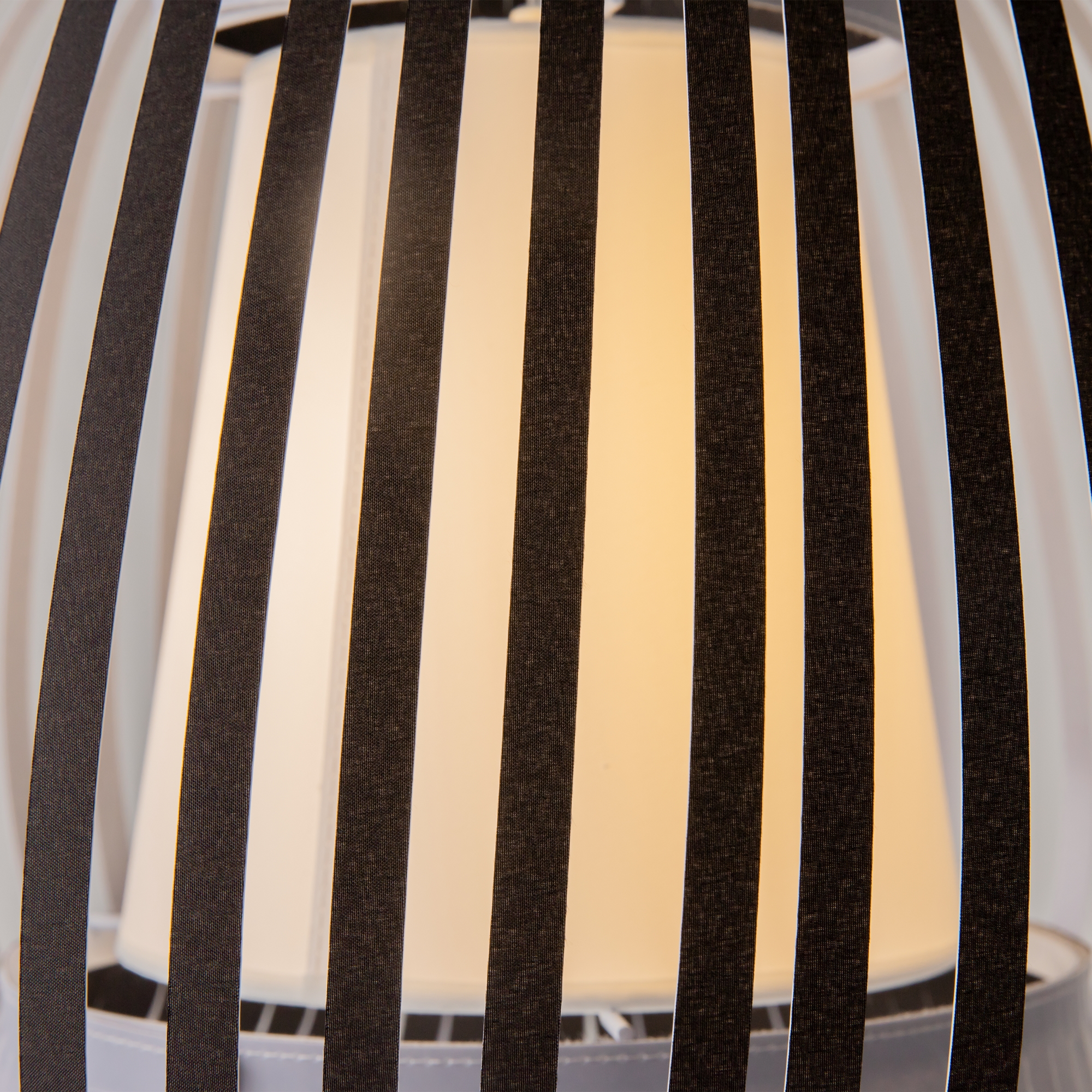 картинка Подвесной светильник Maytoni MOD409PL-01B