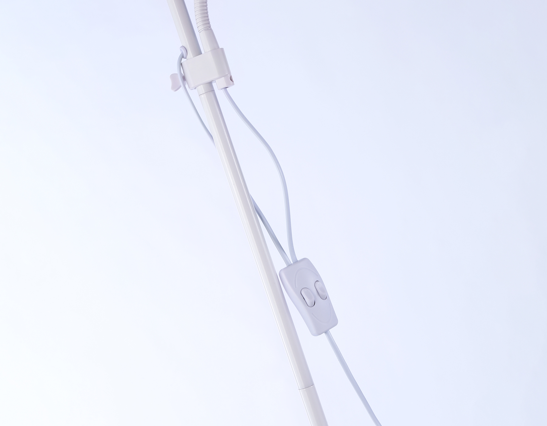 картинка Светильник напольный с выключателем на проводе