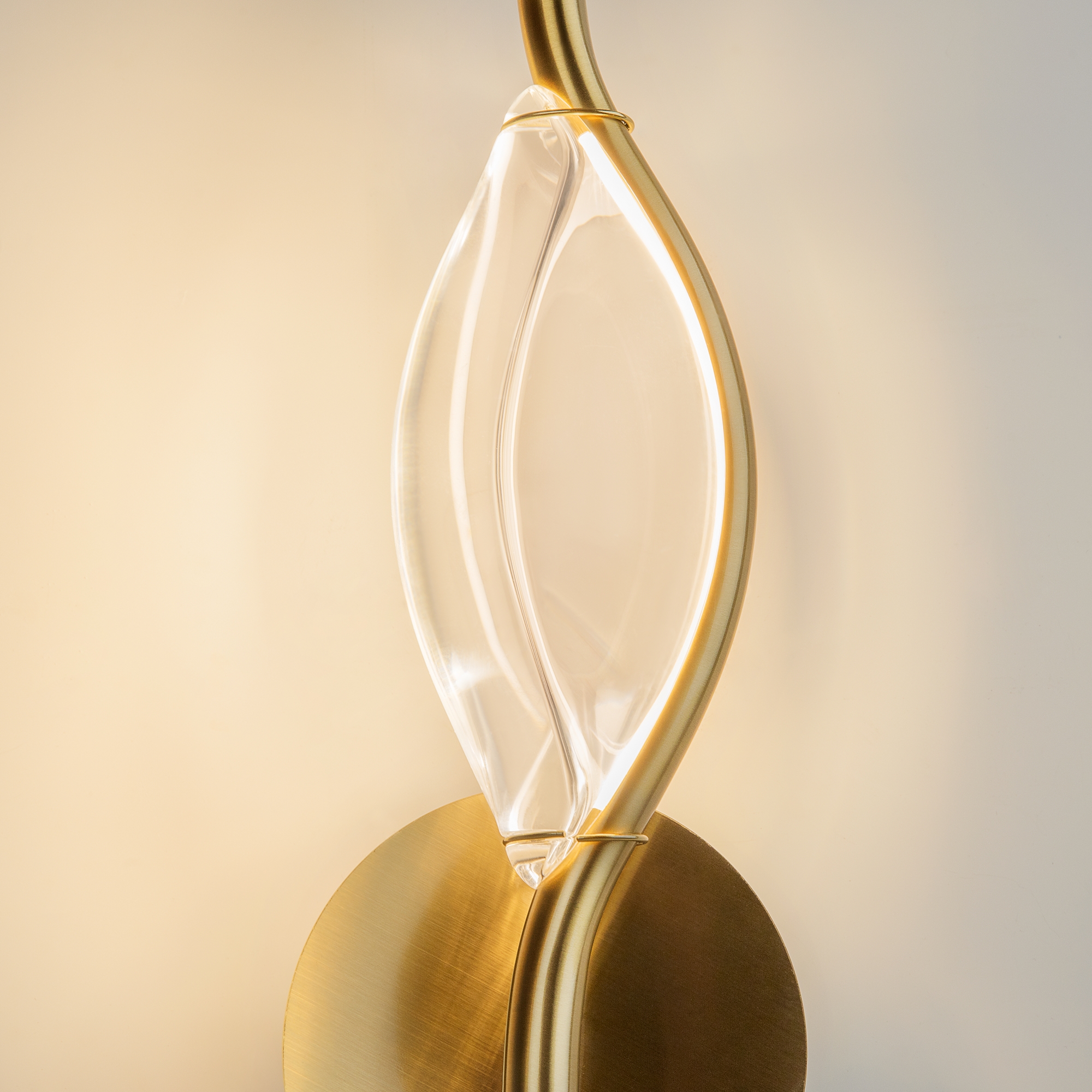 картинка Настенный светильник (бра) Maytoni MOD347WL-L8BS3K