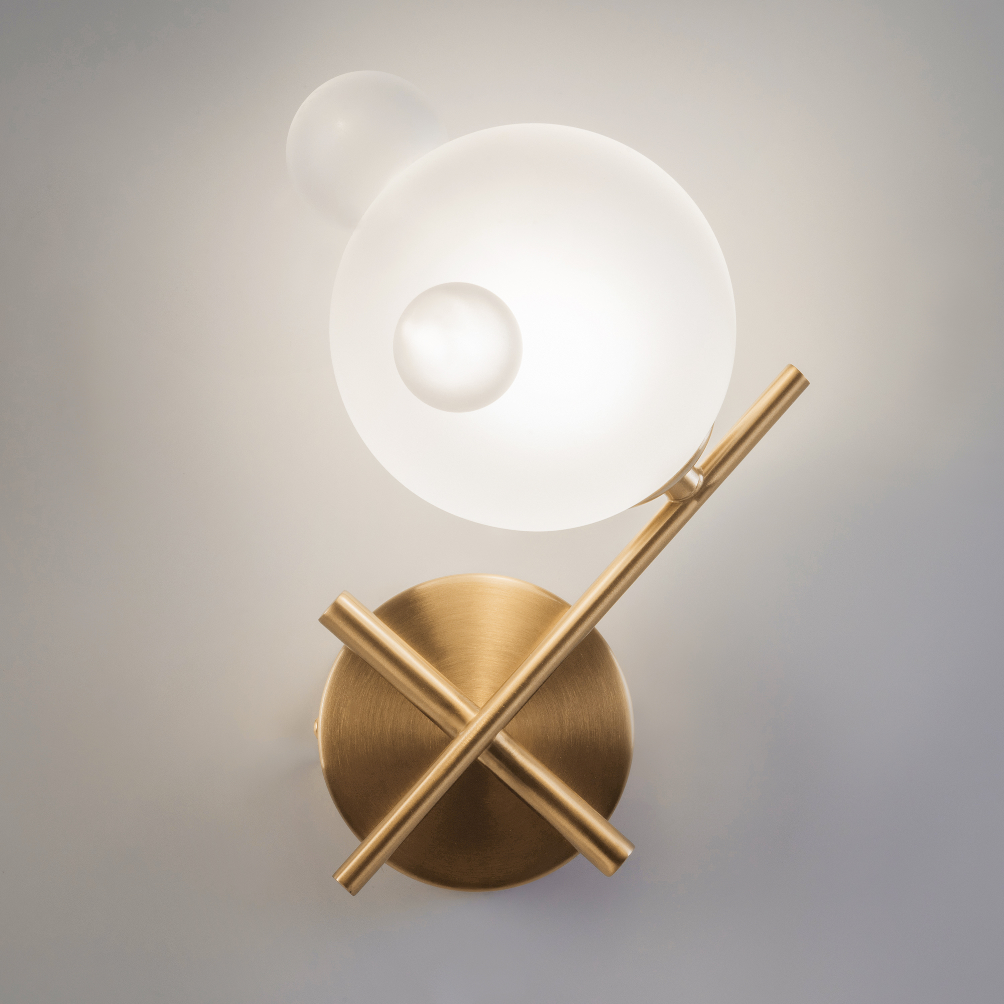 картинка Настенный светильник (бра) Freya FR5374WL-01BS