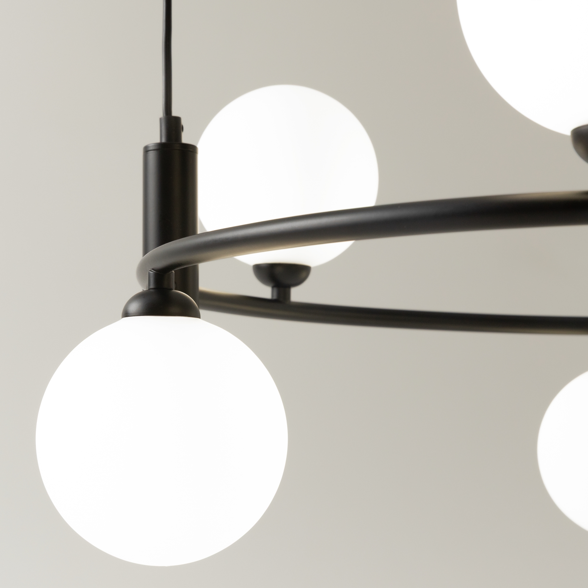 картинка Подвесной светильник Maytoni MOD013PL-06B