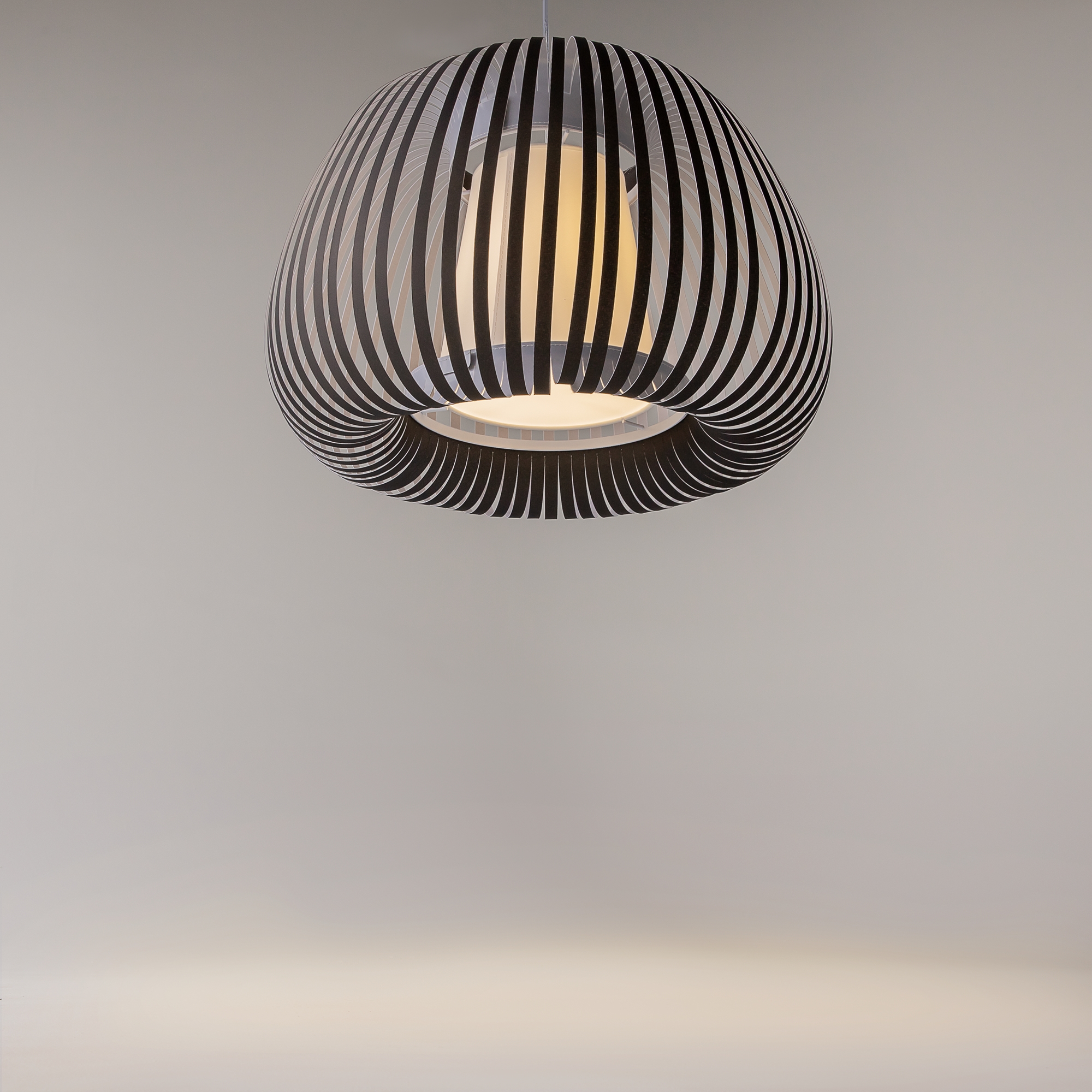 картинка Подвесной светильник Maytoni MOD409PL-01B