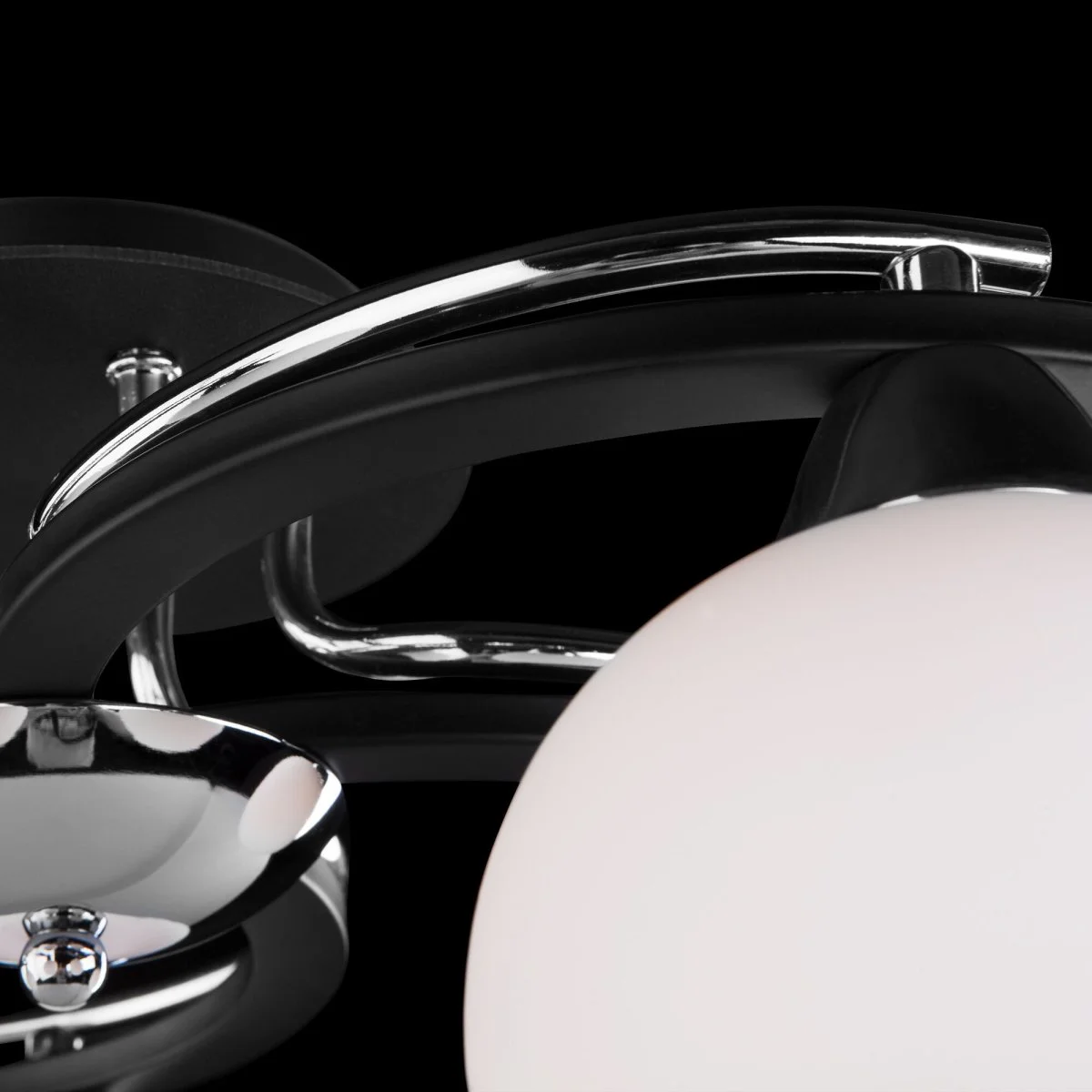 картинка Потолочная люстра с белыми плафонами 9654/5 хром/черный