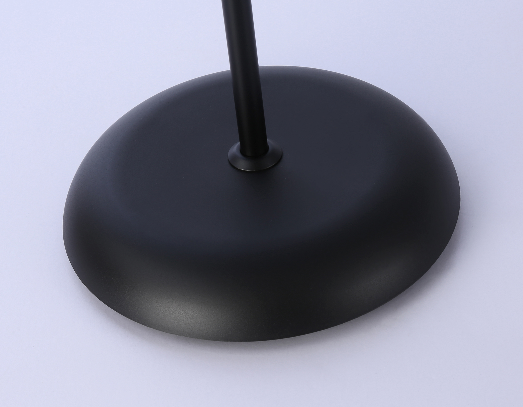 картинка Светильник напольный с выключателем на проводе