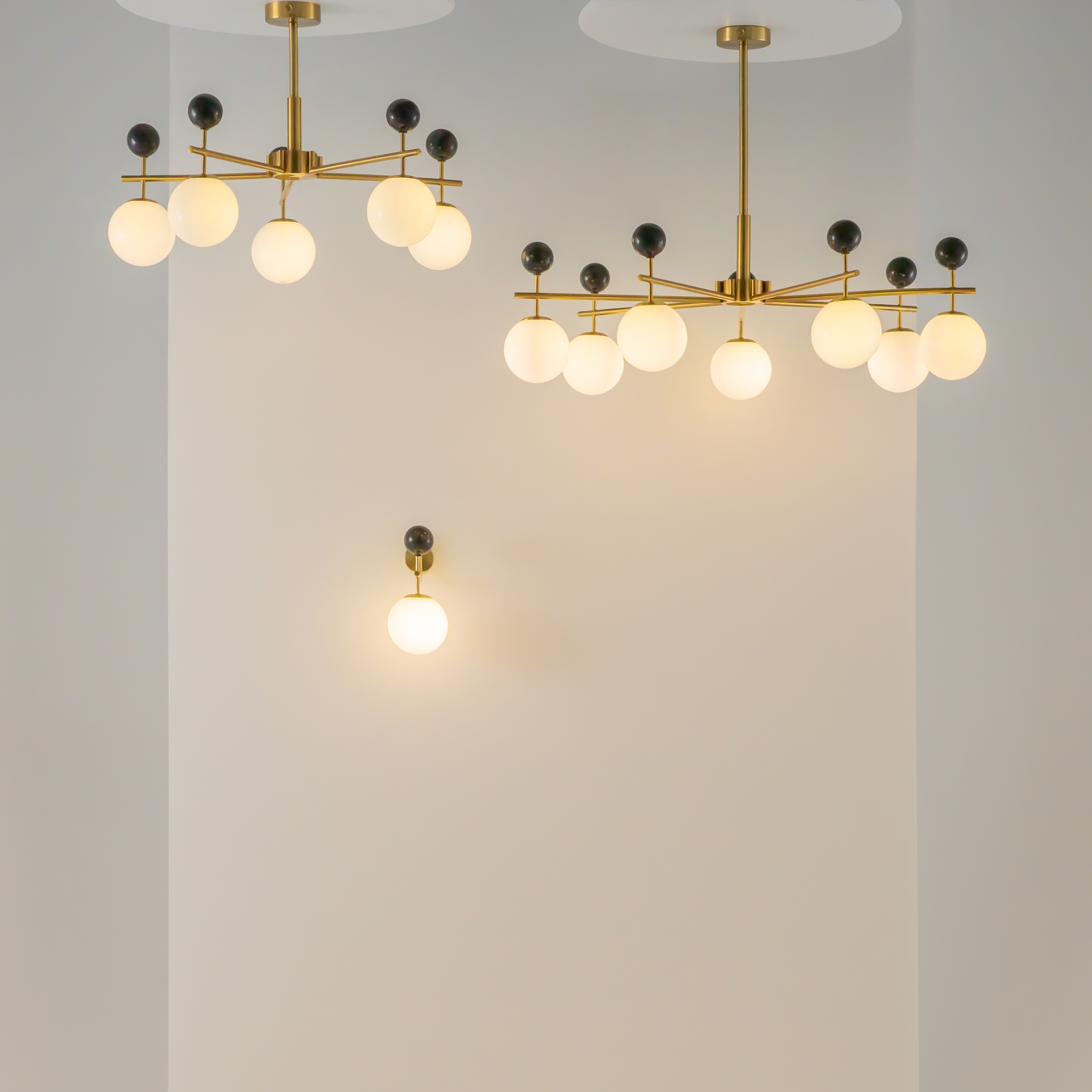 картинка Настенный светильник (бра) Maytoni MOD436WL-01BS