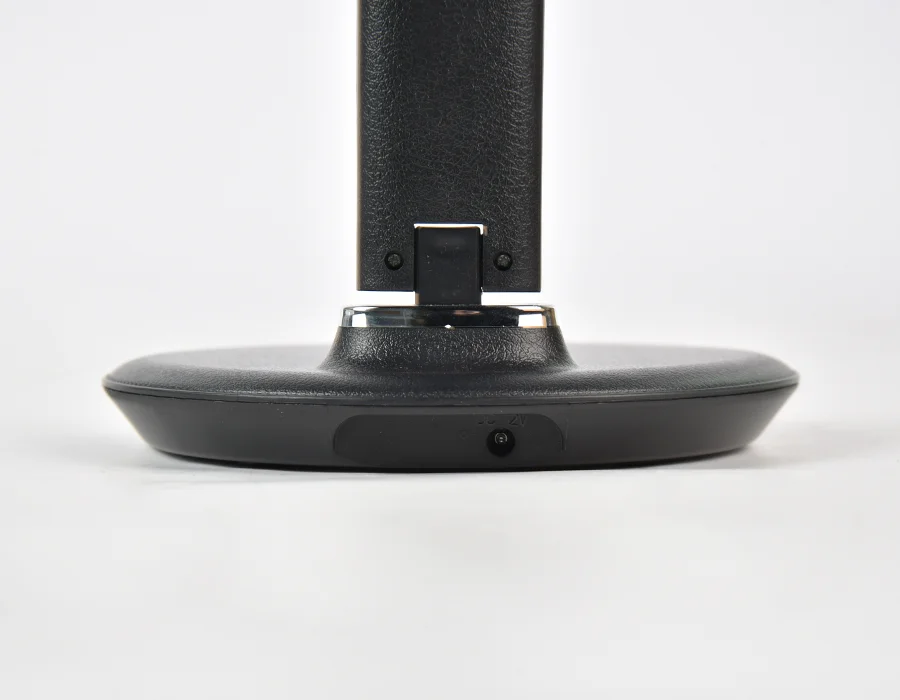 картинка Светодиодная настольная лампа с беспроводной зарядкой DE521