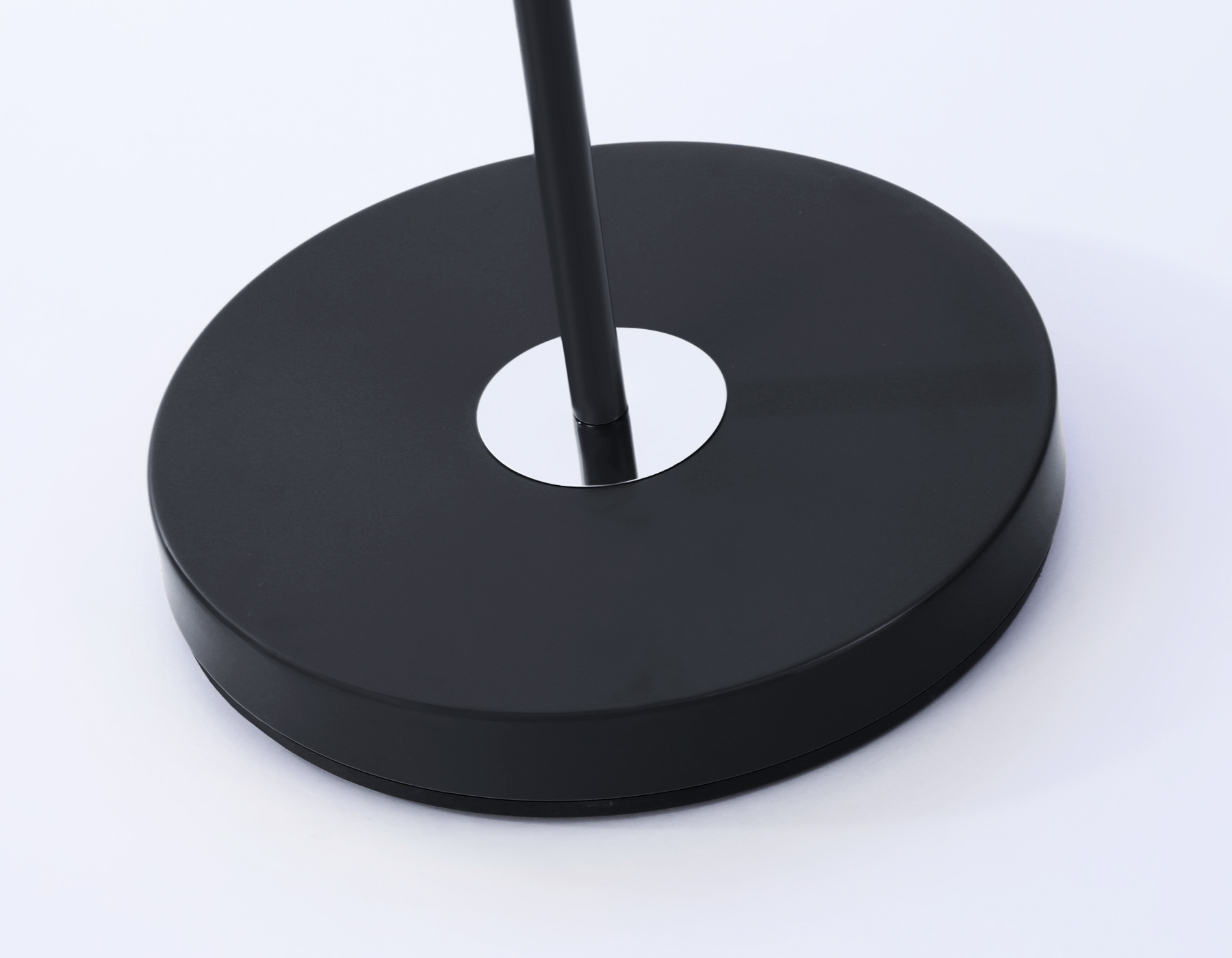 картинка Светильник напольный с выключателем на проводе