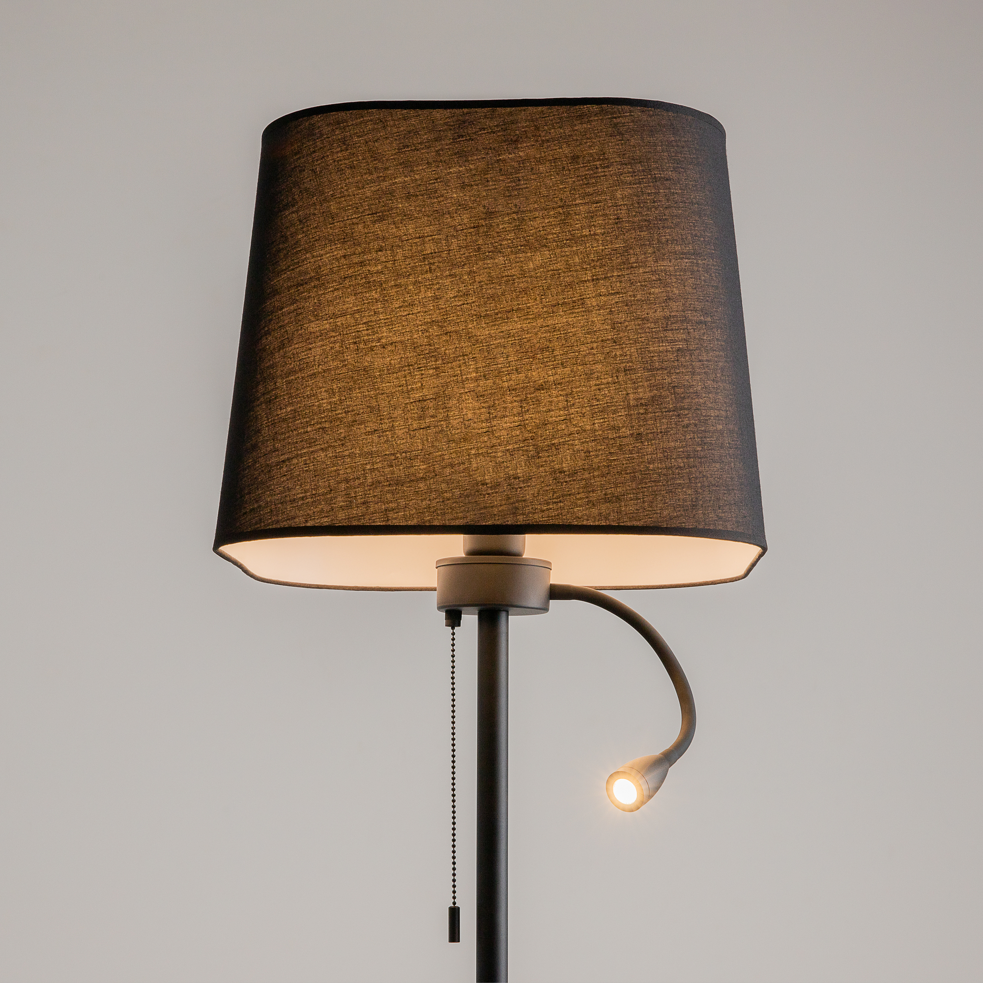 картинка Напольный светильник (торшер) Maytoni Z001FL-L3W-1B