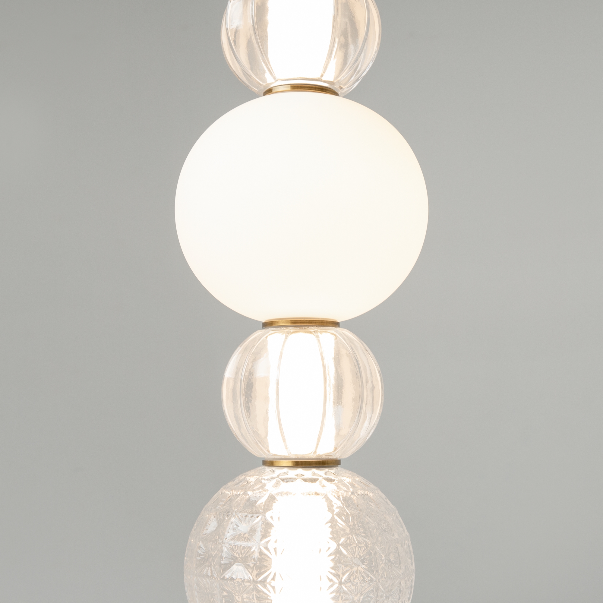 картинка Подвесной светильник Maytoni P069PL-L17G3K