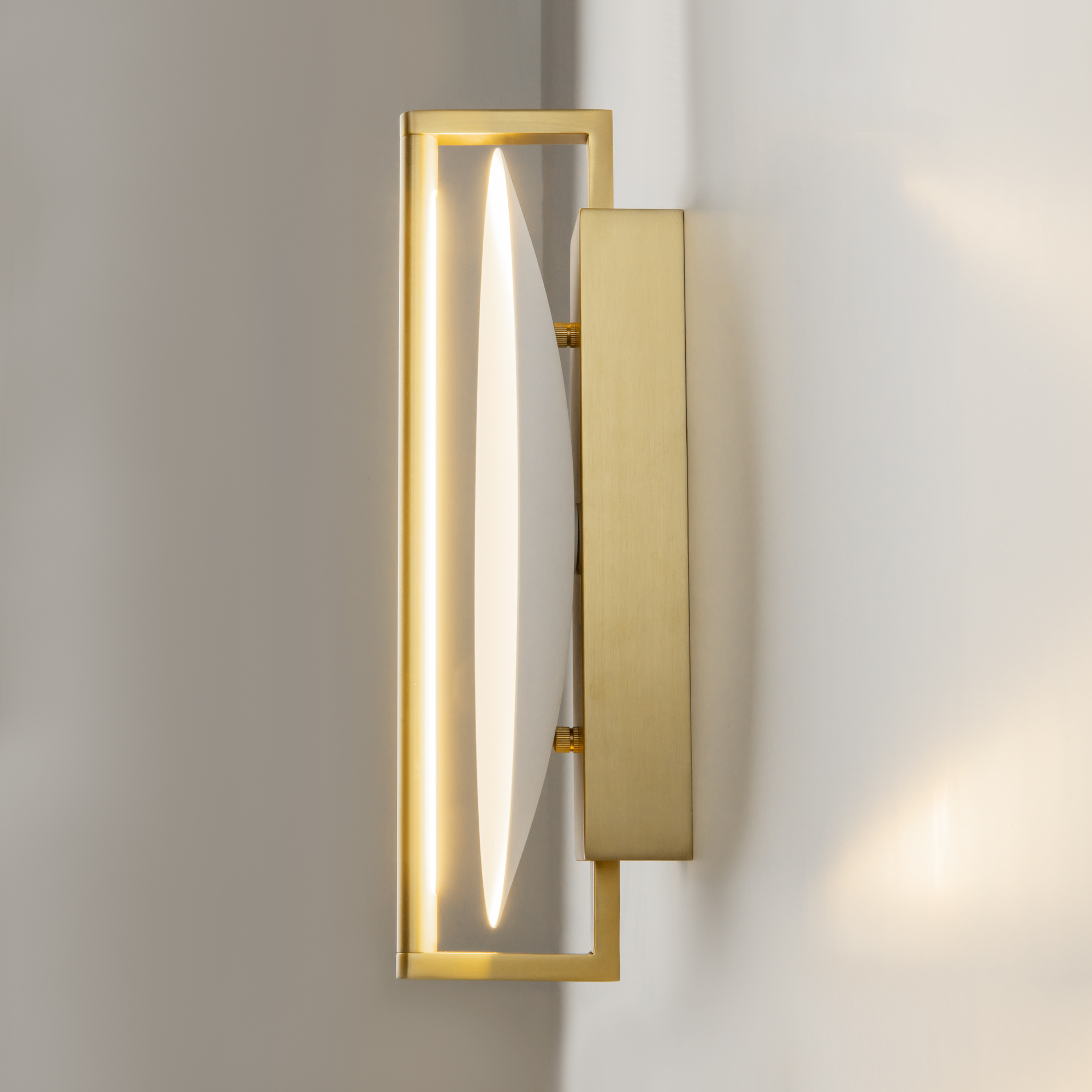 картинка Настенный светильник (бра) Maytoni MOD279WL-L14G3K