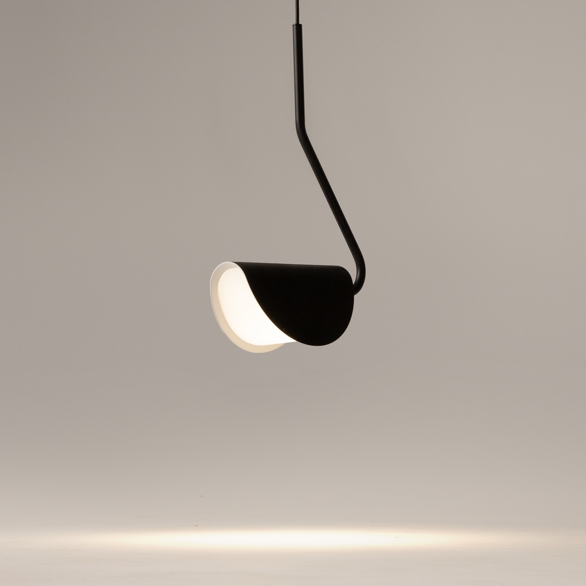 картинка Подвесной светильник Maytoni MOD126PL-01B