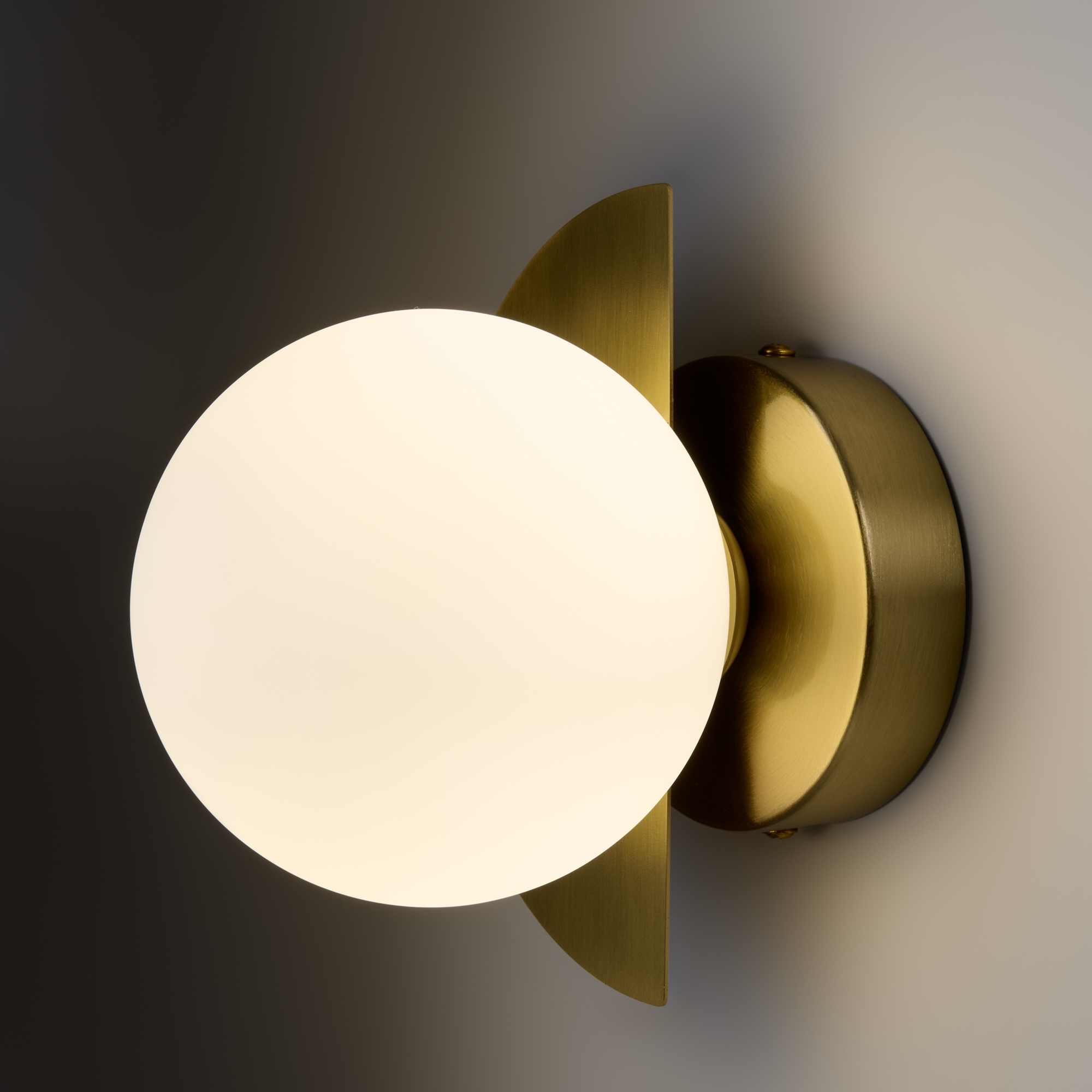 картинка Настенный светильник (бра) Freya FR5391WL-01BS