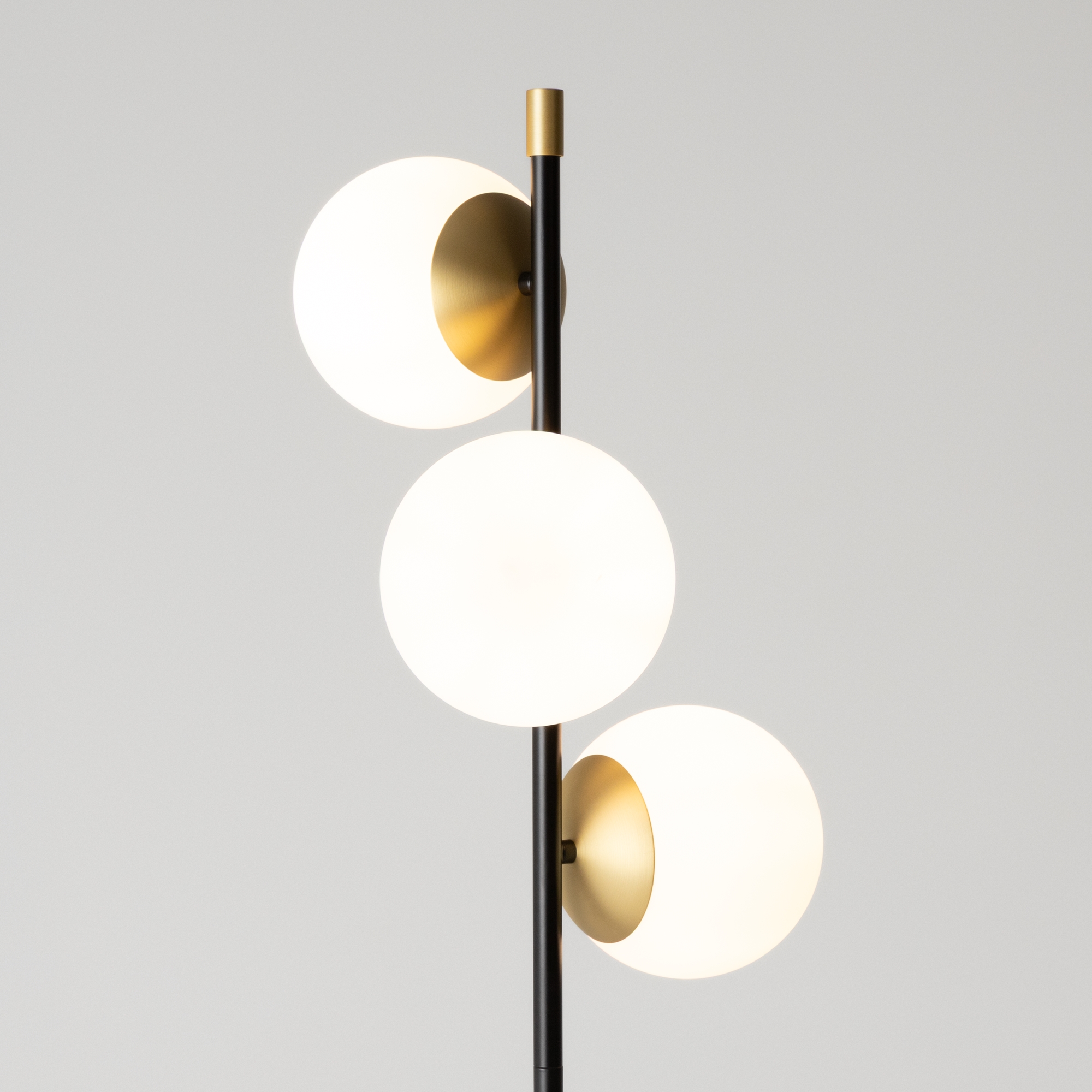 картинка Напольный светильник (торшер) Maytoni MOD048FL-03G