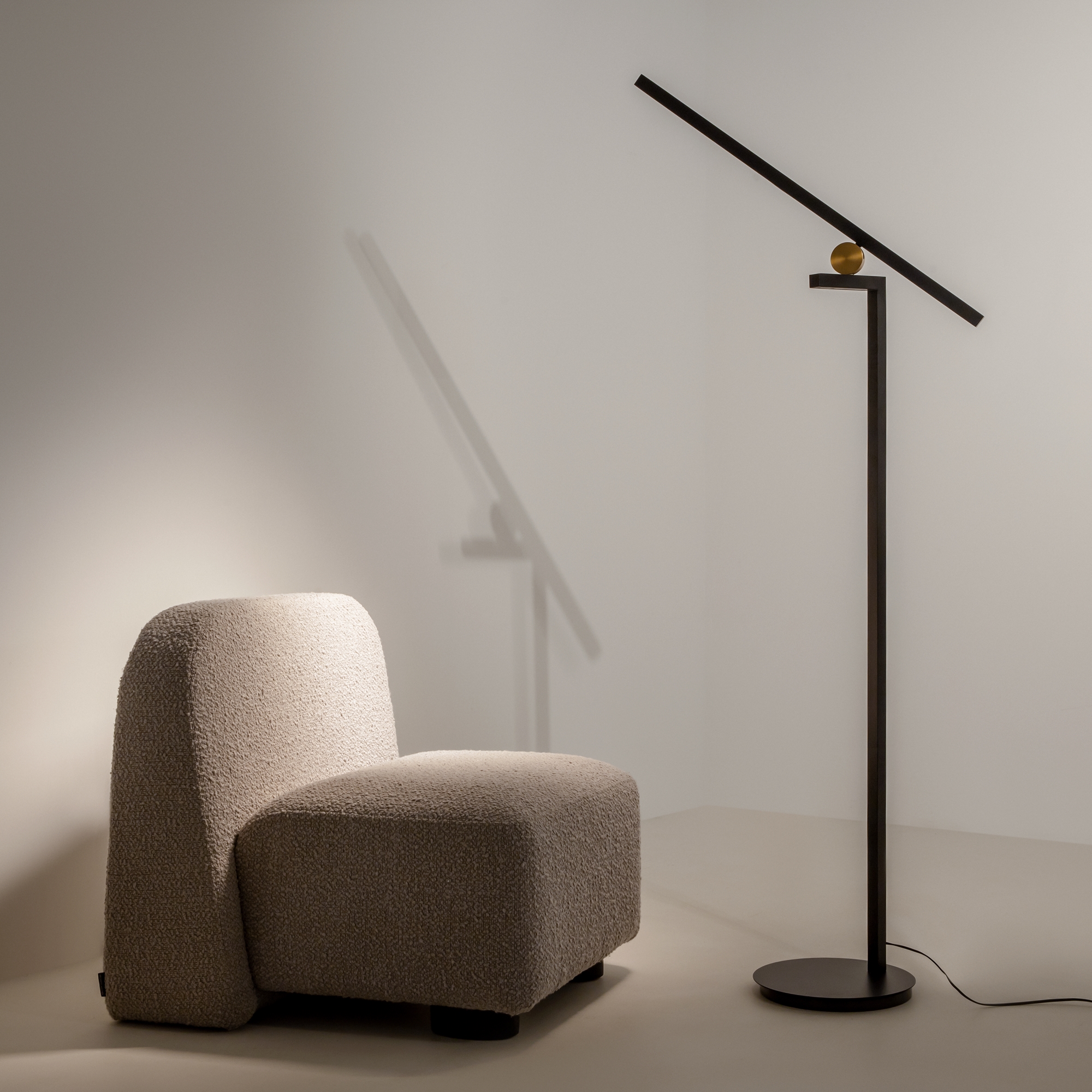 картинка Напольный светильник (торшер) Maytoni MOD363FL-L14B3K