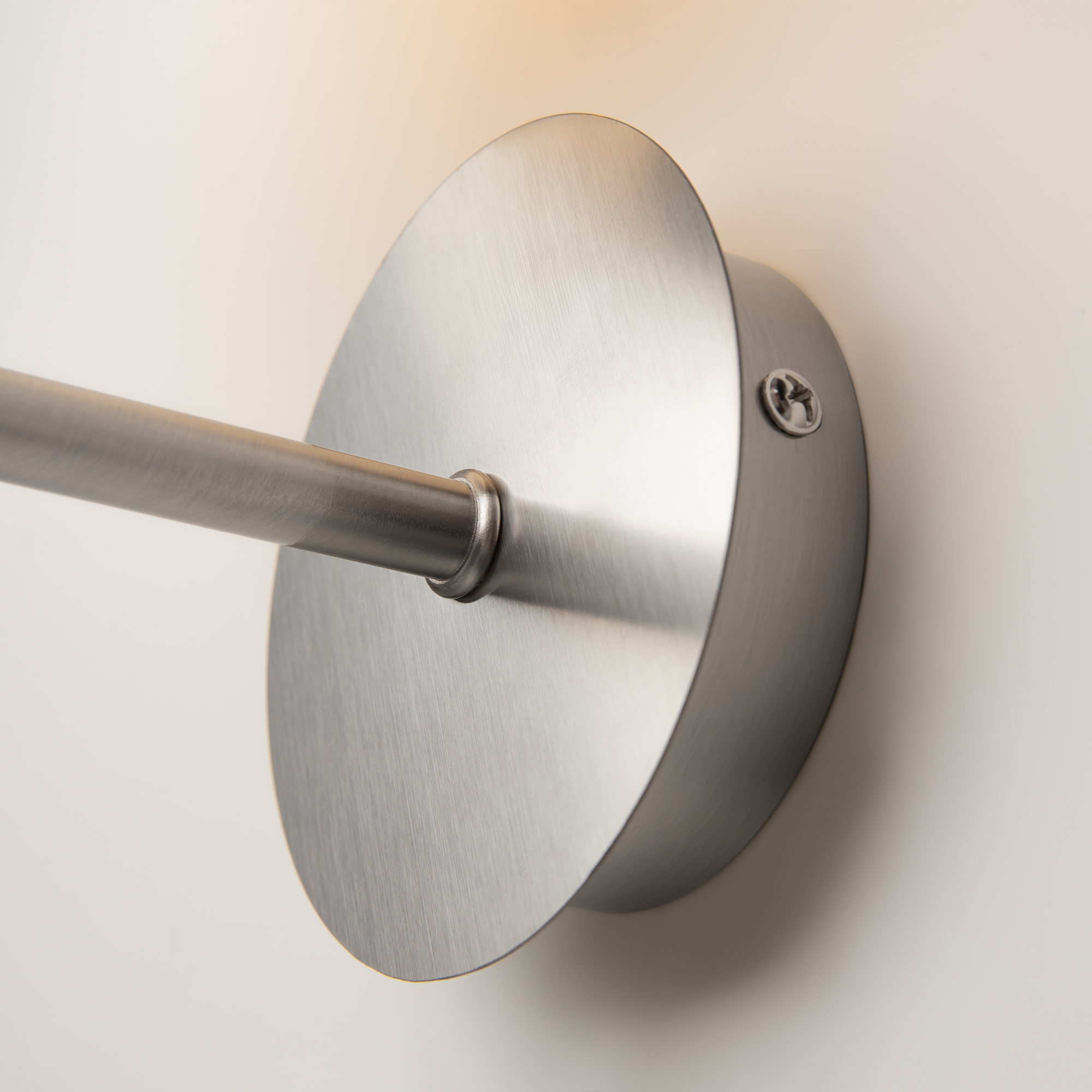 картинка Настенный светильник (бра) Maytoni MOD221-WL-01-N