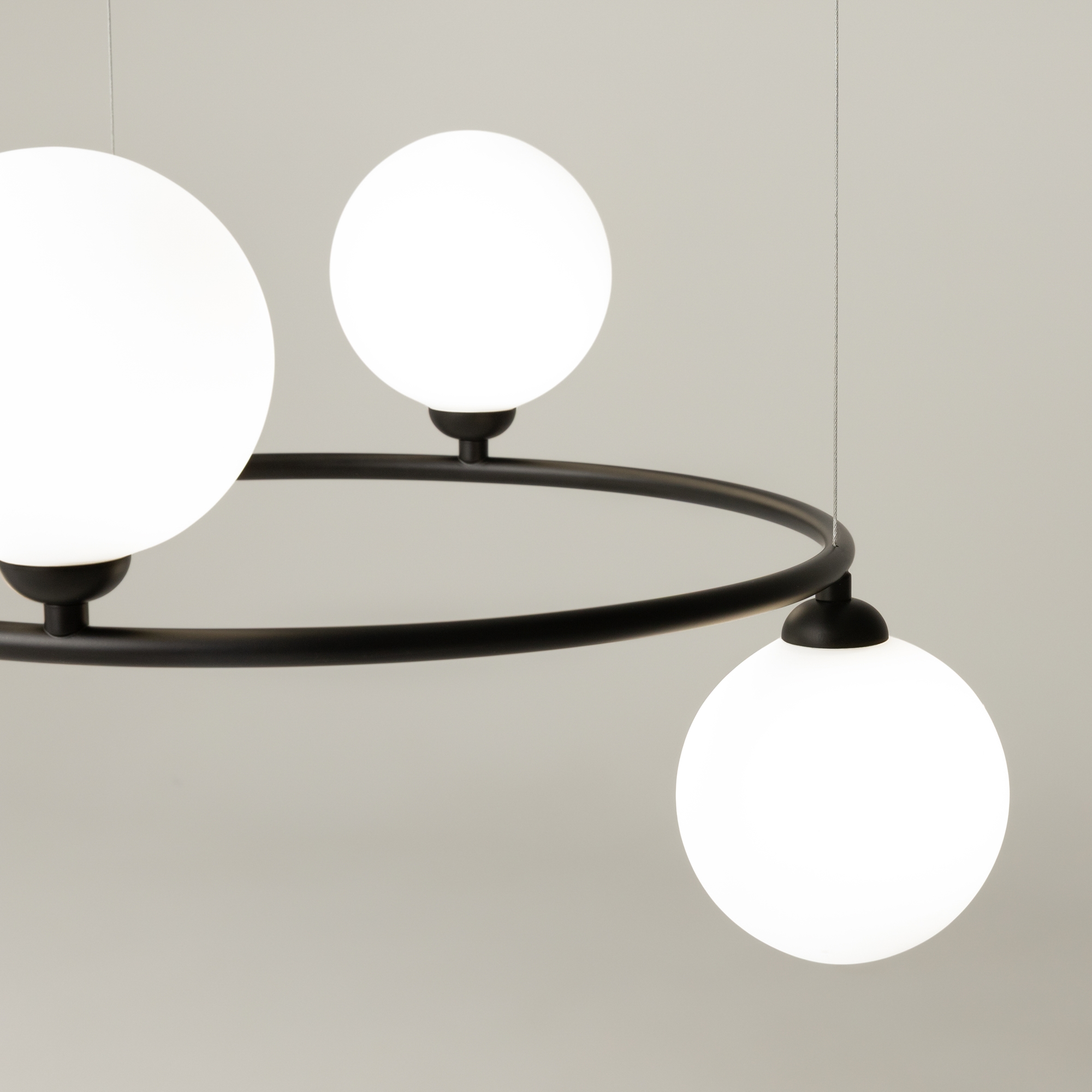 картинка Подвесной светильник Maytoni MOD013PL-04B