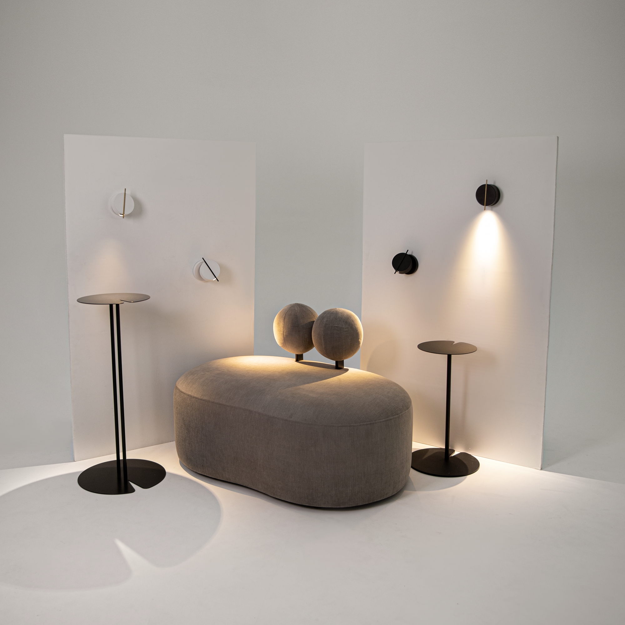 картинка Настенный светильник (бра) Maytoni MOD180WL-L4B3K1