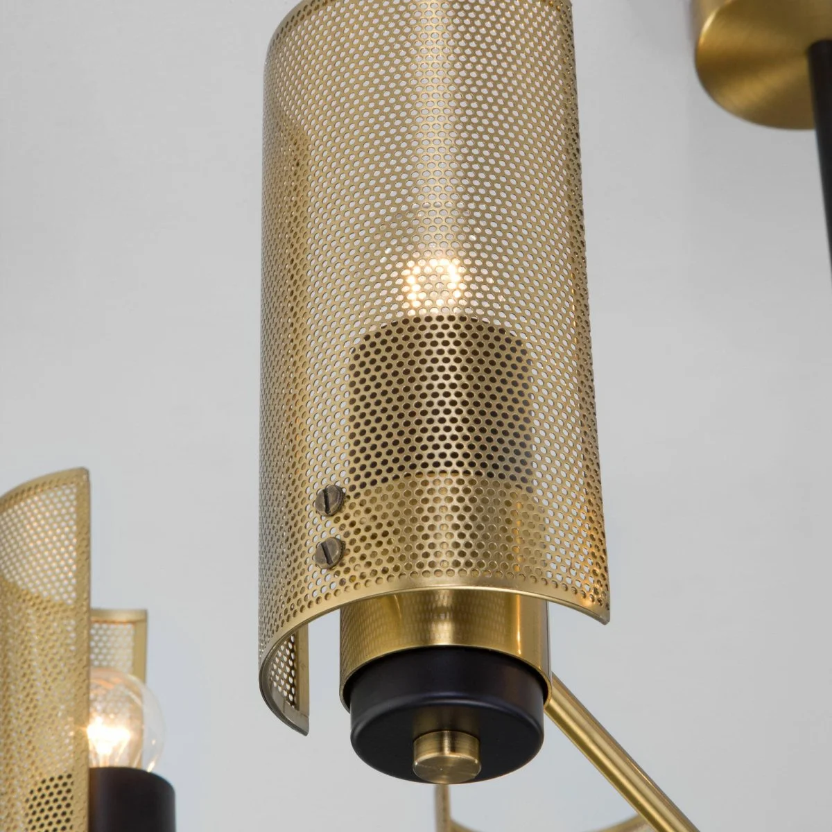 картинка Потолочная люстра с металлическими плафонами 70139/6 латунь