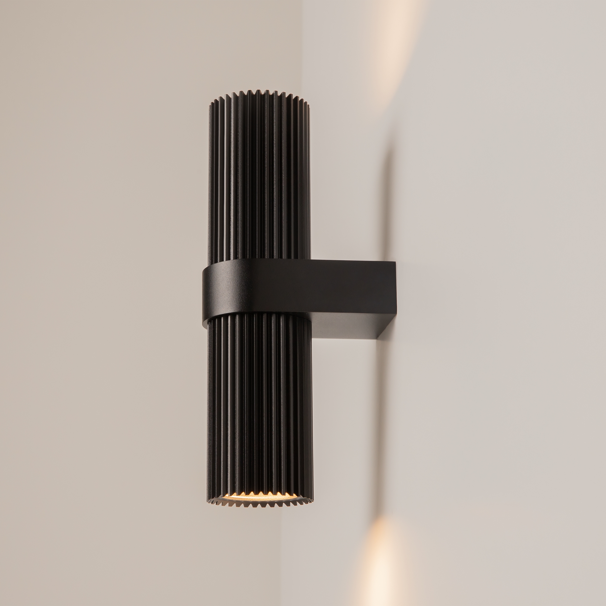 картинка Настенный светильник (бра) Maytoni MOD326WL-02B