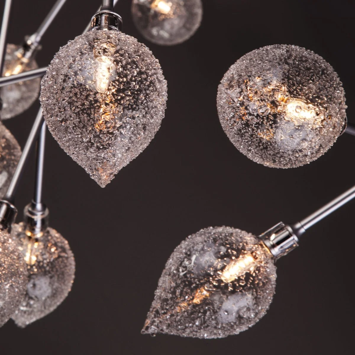 картинка Умная потолочная люстра серебряного цвета 548 Smart