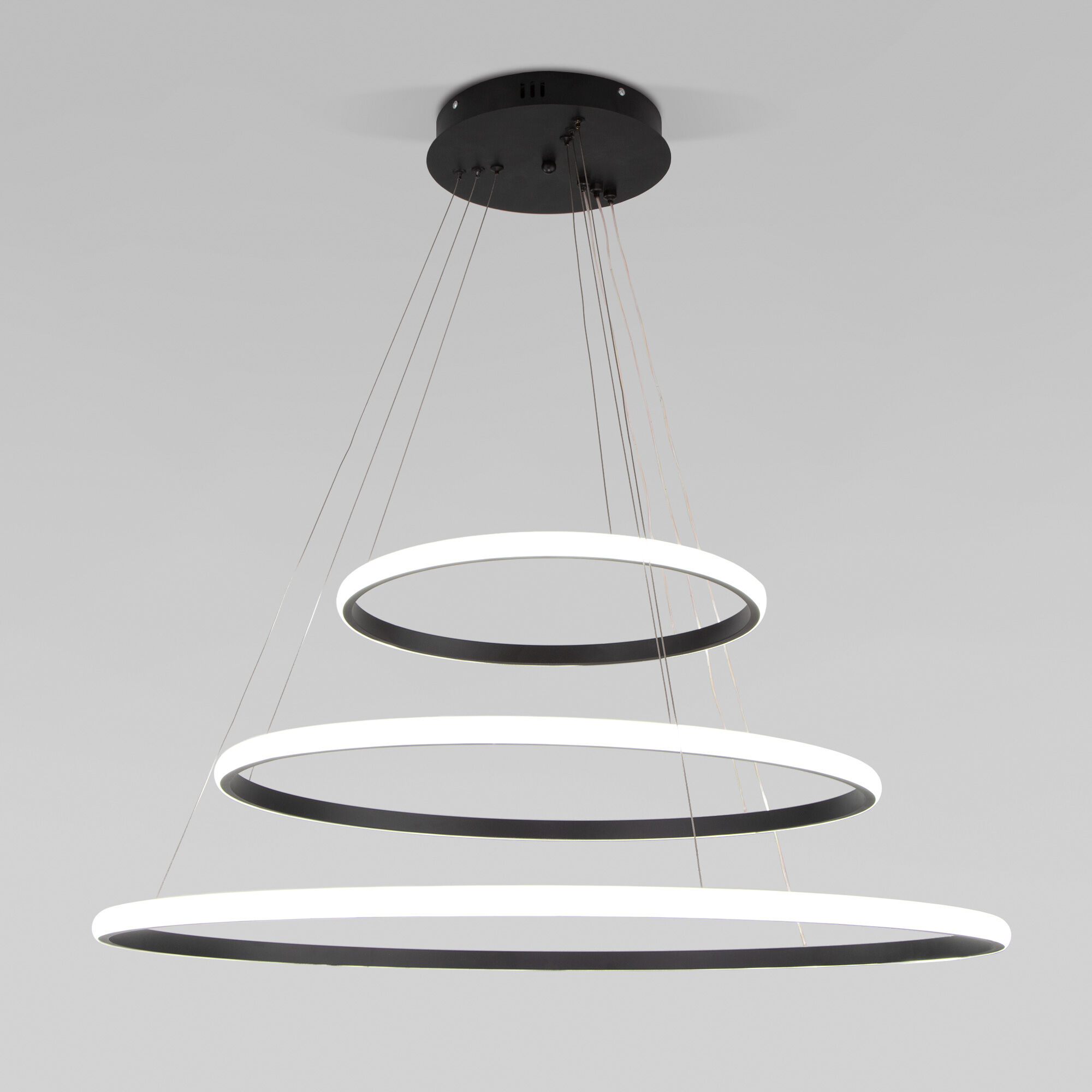 картинка Подвесной светодиодный светильник с пультом управления 90264/3 черный