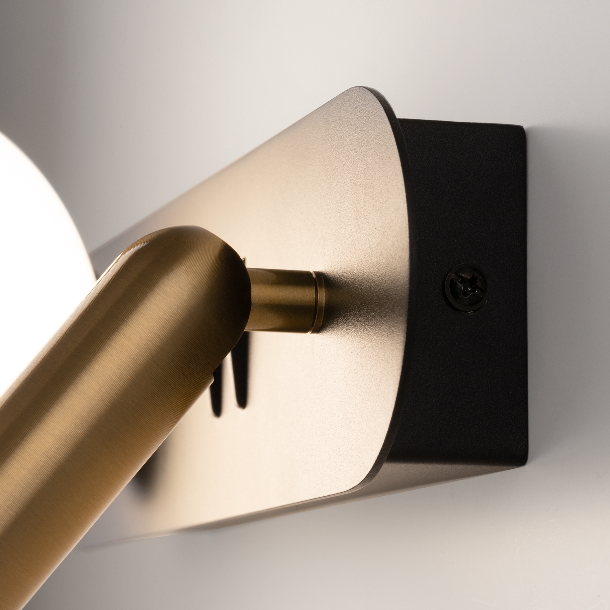 картинка Настенный светильник (бра) Maytoni MOD350WL-01BBS