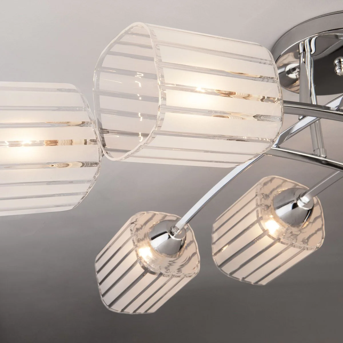 картинка Потолочный светильник с плафонами из стекла 30125/8 хром