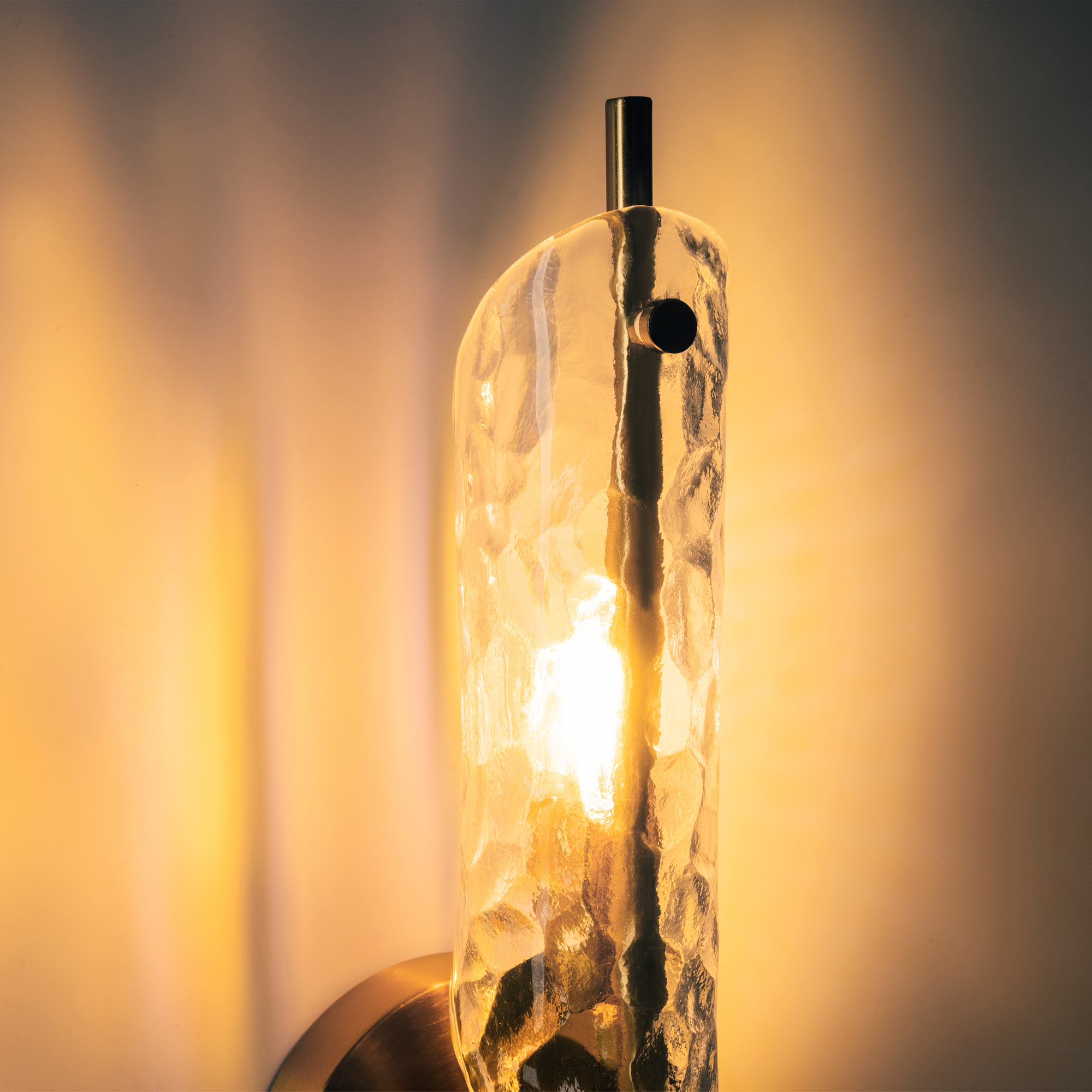 картинка Настенный светильник (бра) Freya FR5420WL-01BS