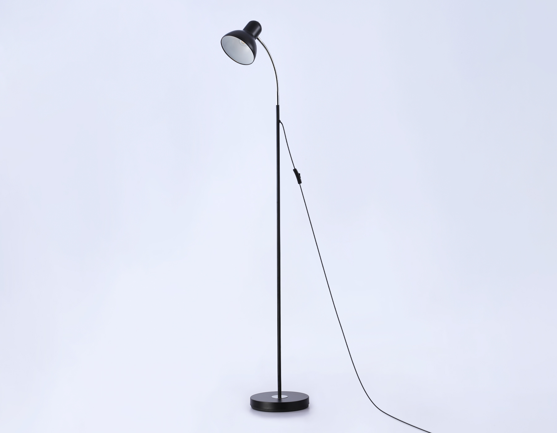 картинка Светильник напольный с выключателем на проводе