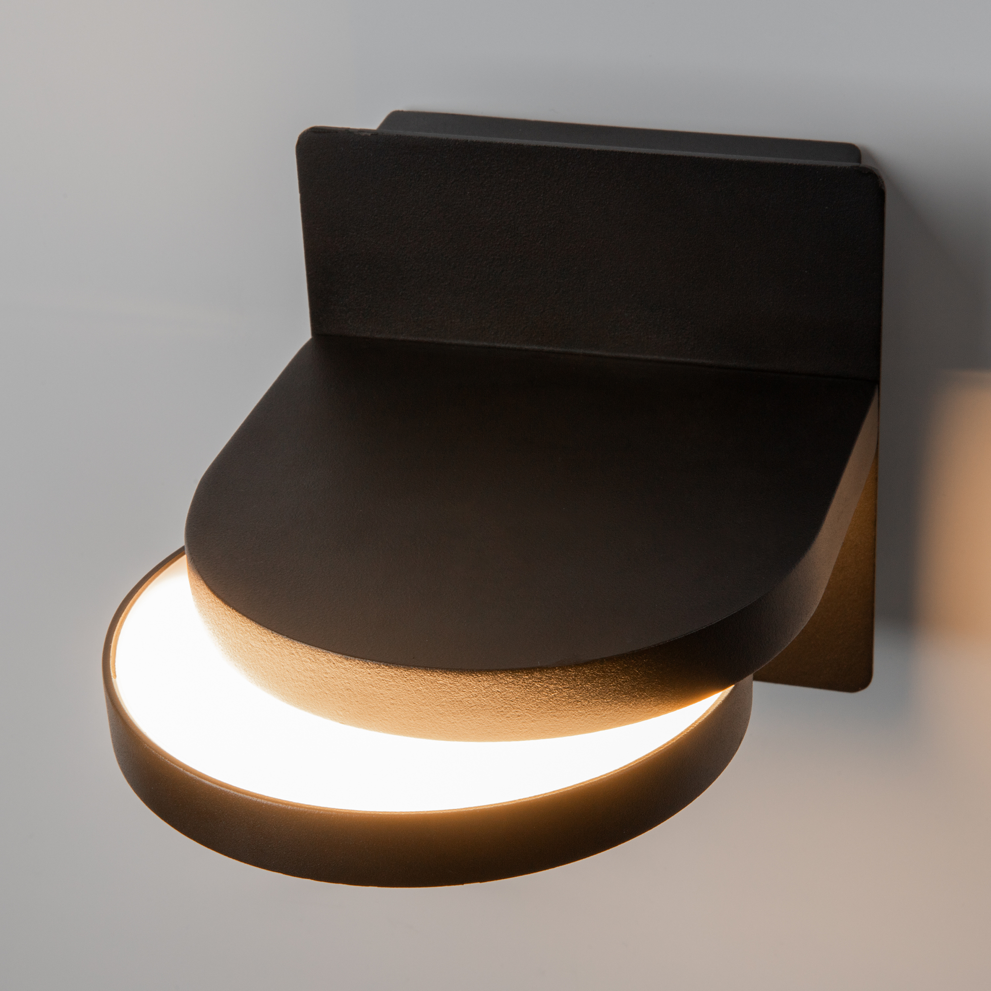 картинка Настенный светильник (бра) Maytoni MOD354WL-L12B3K