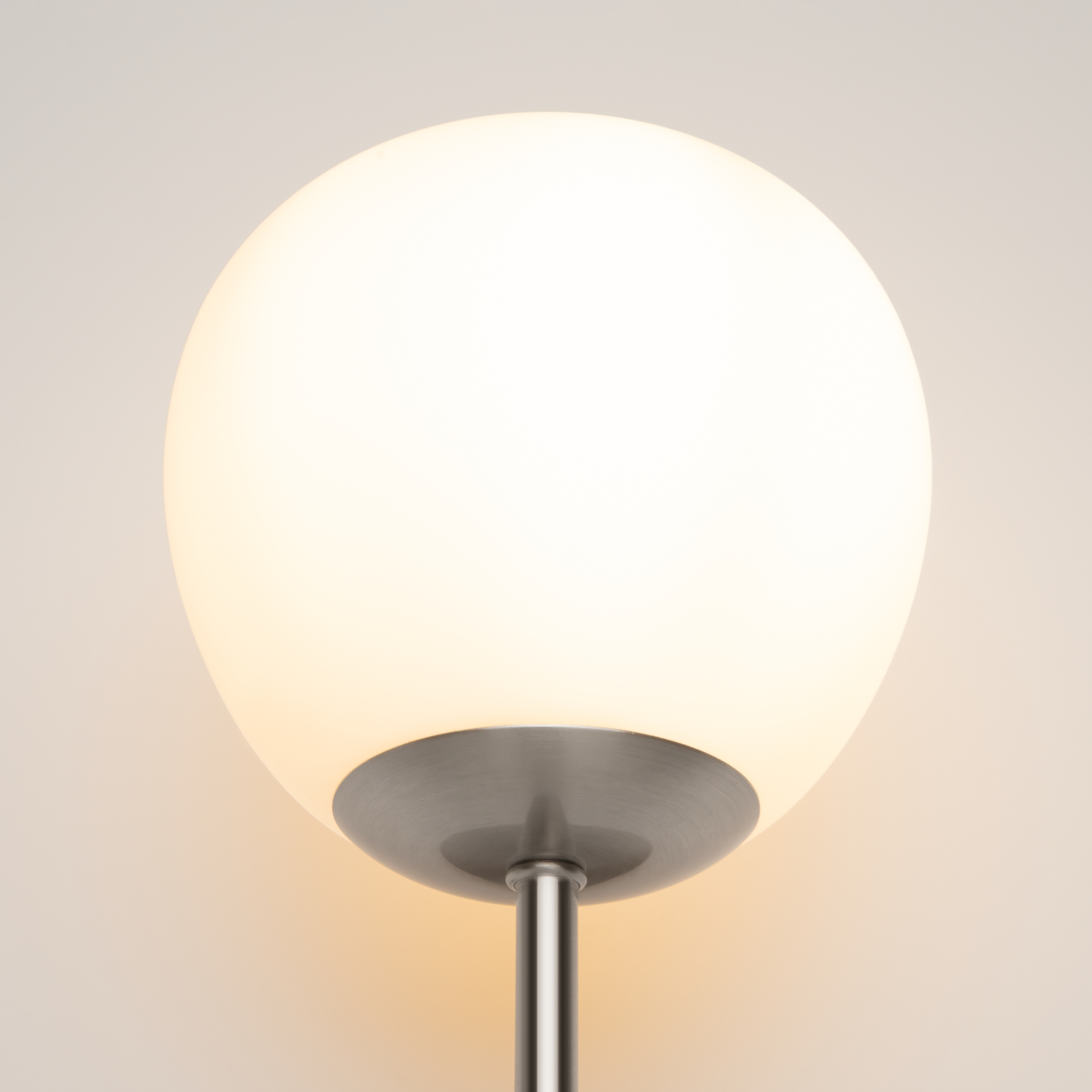 картинка Настенный светильник (бра) Maytoni MOD221-WL-01-N