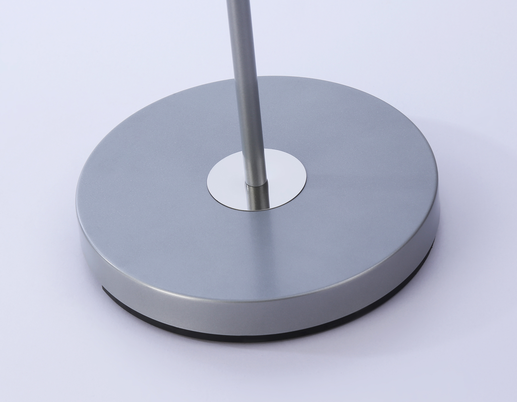 картинка Светильник напольный с выключателем на проводе