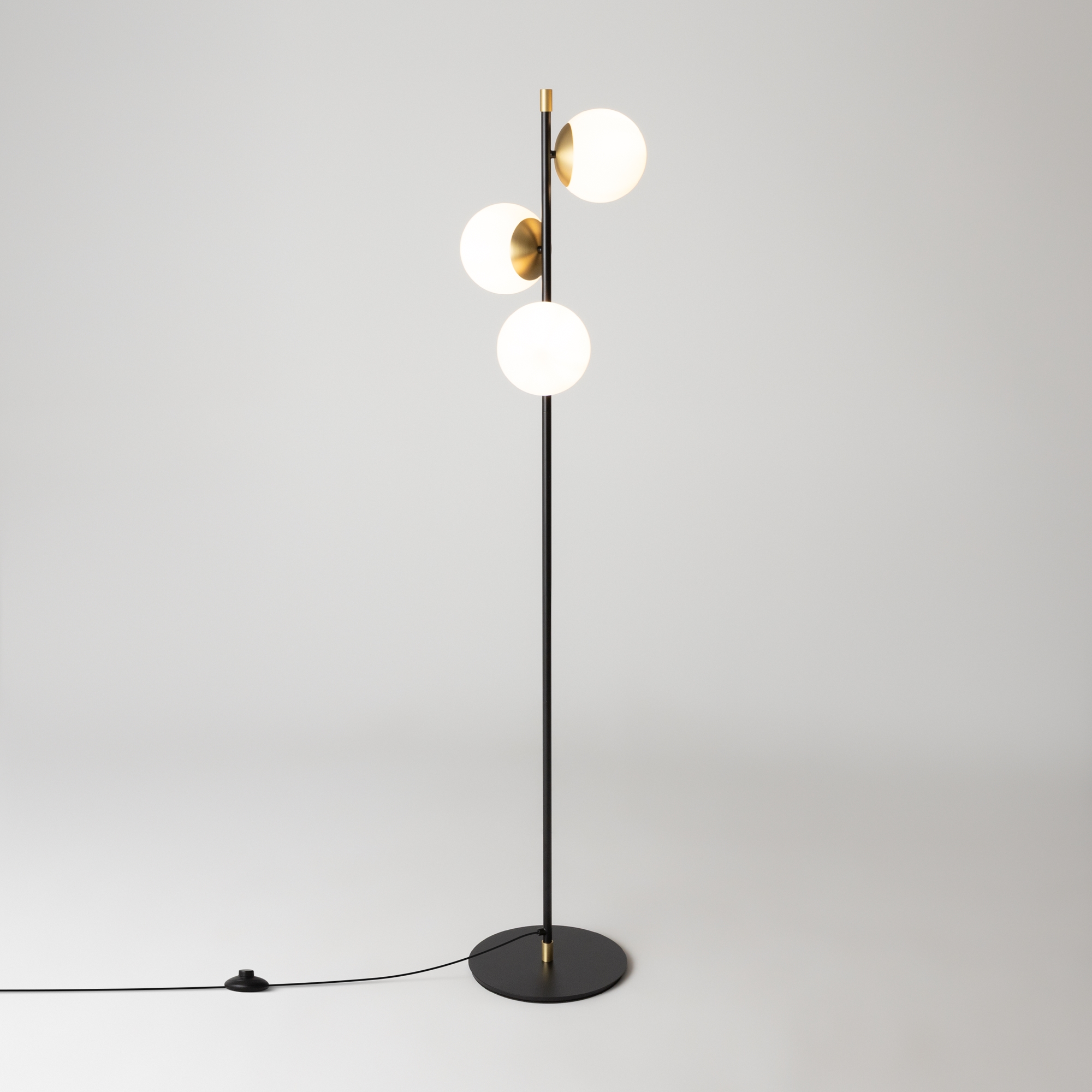 картинка Напольный светильник (торшер) Maytoni MOD048FL-03G