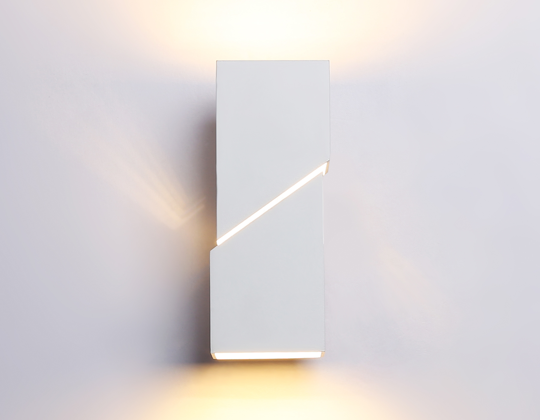 картинка Настенный светильник со сменной лампой FW2474