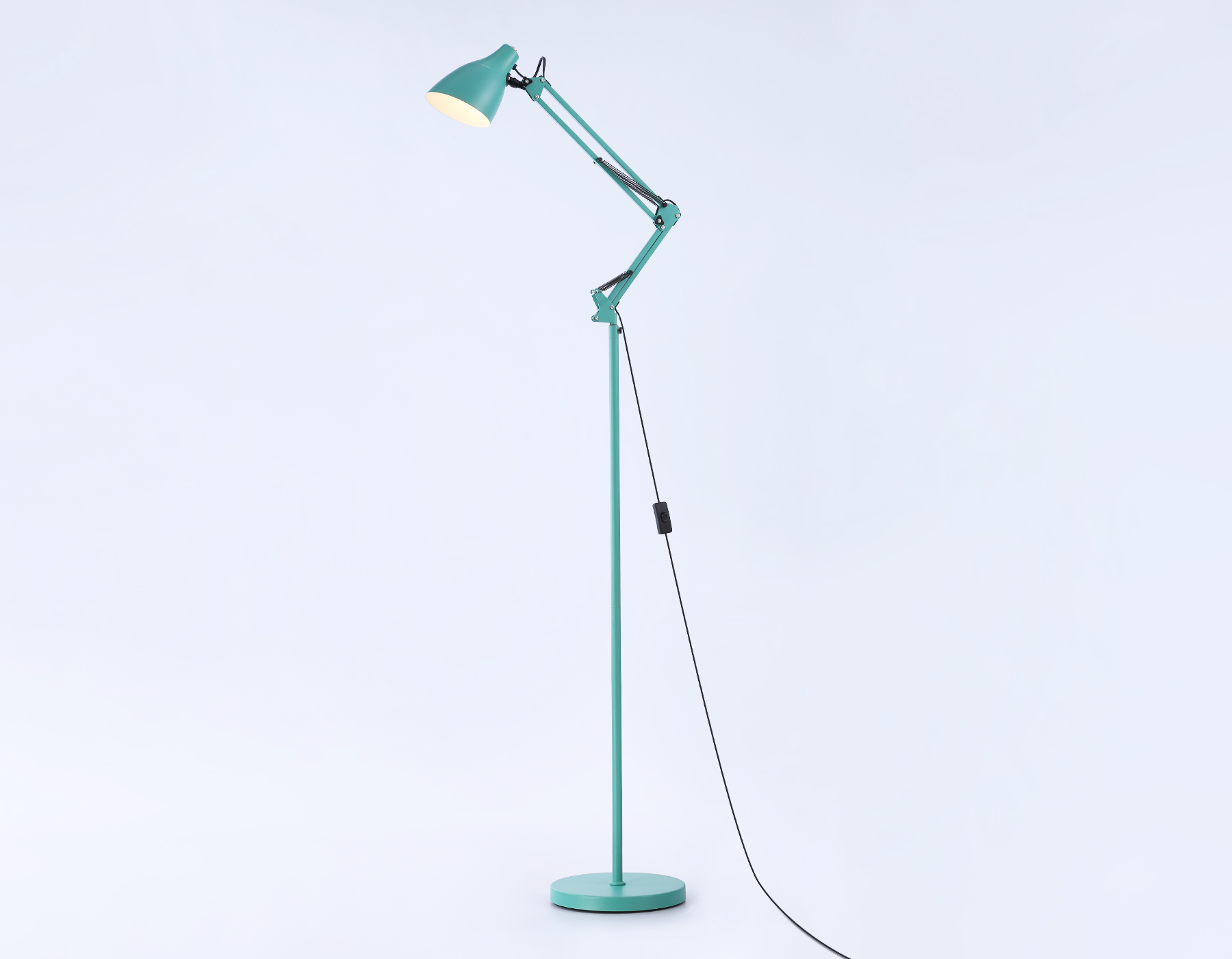 картинка Светильник напольный с выключателем на проводе