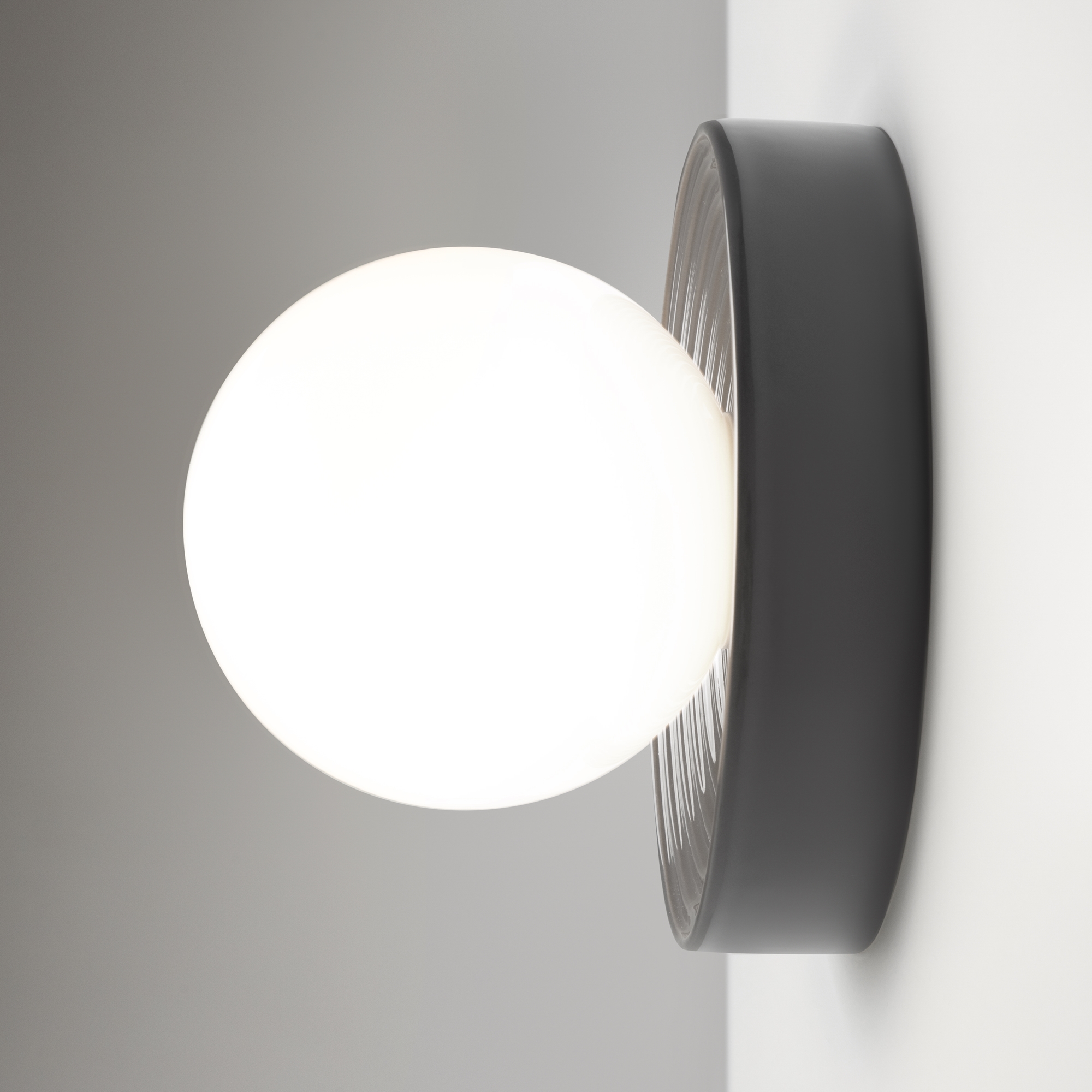 картинка Настенный светильник (бра) Maytoni MOD403WL-01GR