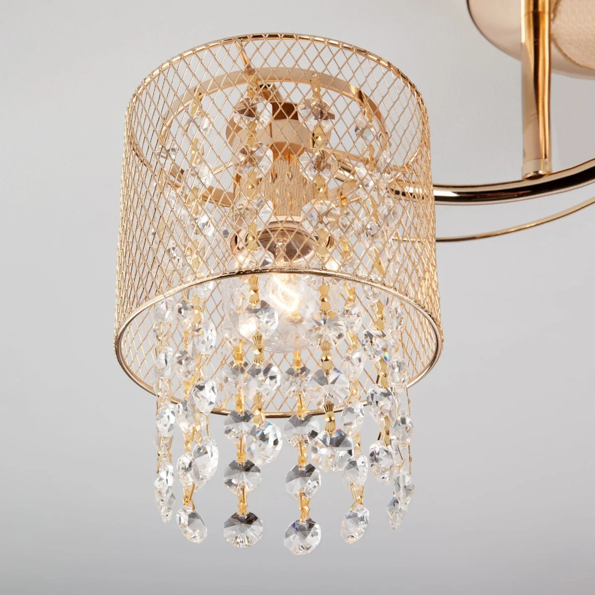 картинка Потолочный светильник с металлическими плафонами и хрусталем 30137/3 золото