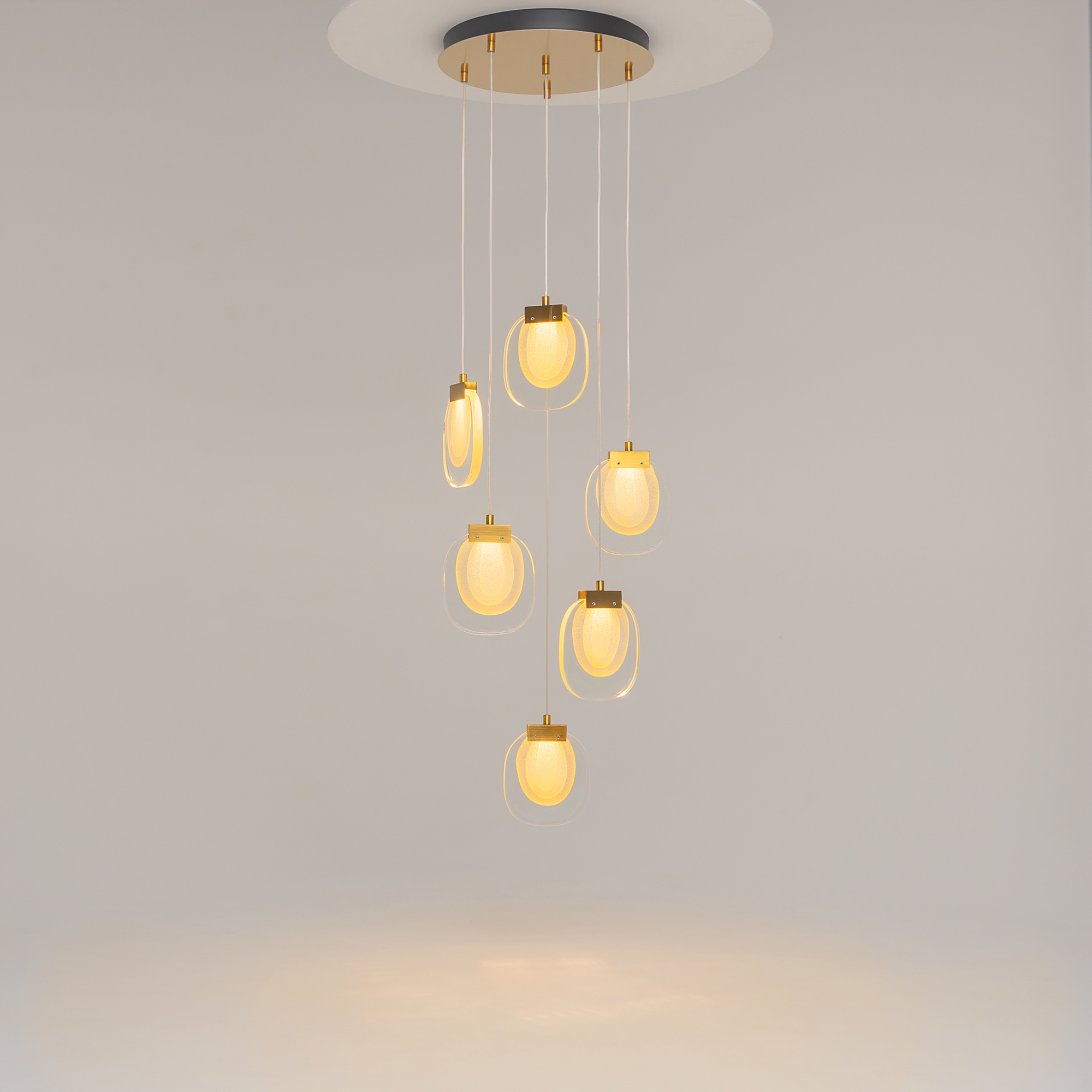 картинка Подвесной светильник Maytoni MOD367PL-L18BBSK