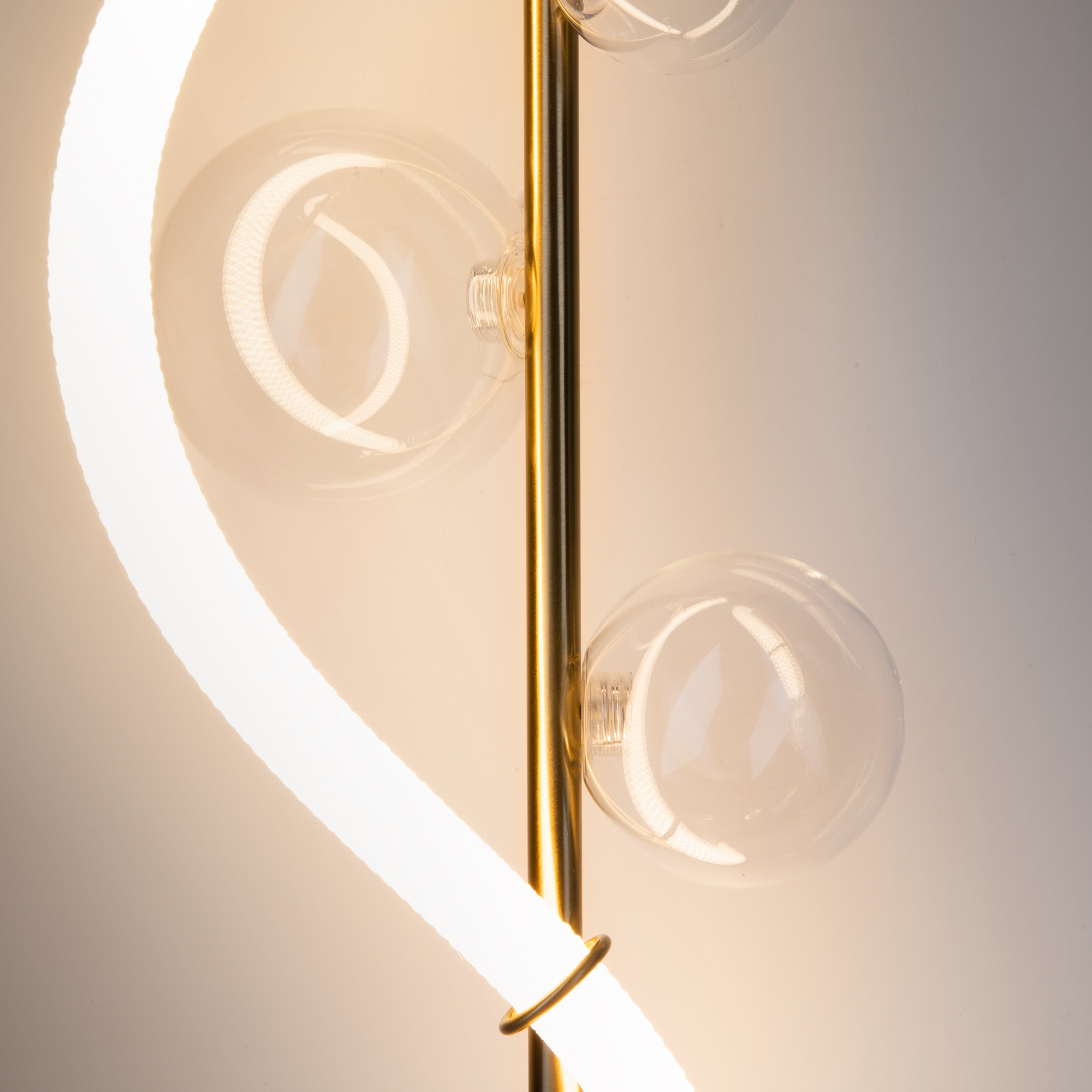 картинка Настенный светильник (бра) Maytoni MOD289WL-L18BS3K